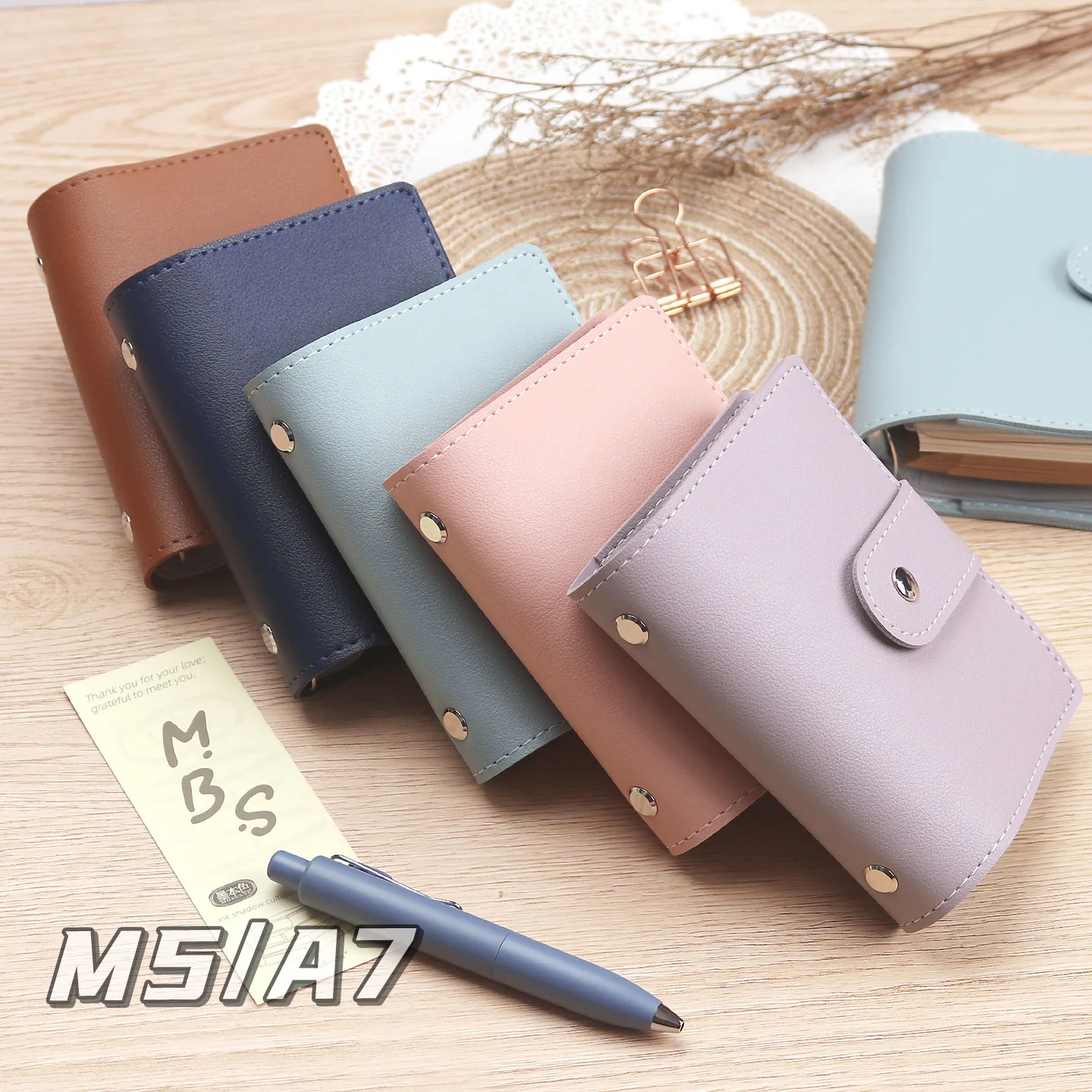 caderno-de-folhas-soltas-m5-com-40-folhas-internas-e-capa-de-couro-pu-com-clip