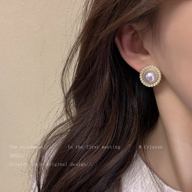 WENHQ New Arrival Vintage Flower Leaf Clip on Earrings for Women's Party Luxury Rhinestone Pearl Cuff Ear Clip Jewelry Accessory view 5