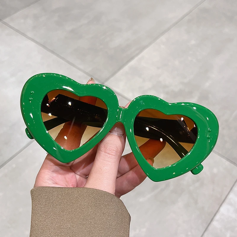 New Multicolored Heart Shape Sunglasses Trendy Fashion Female Party Shades Top Brand Personalized Vintage Brand Designer Eyewear