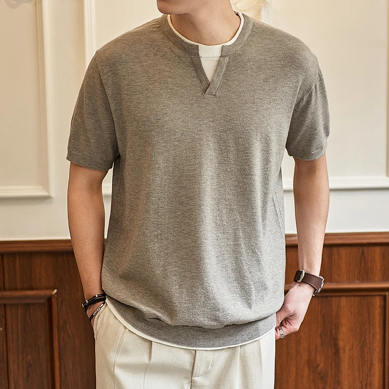 

Fake Two Contrasting V-neck Knitted Short Sleeved Men's Summer Commuting Outfit, High-end Casual T-shirt with Half Sleeves