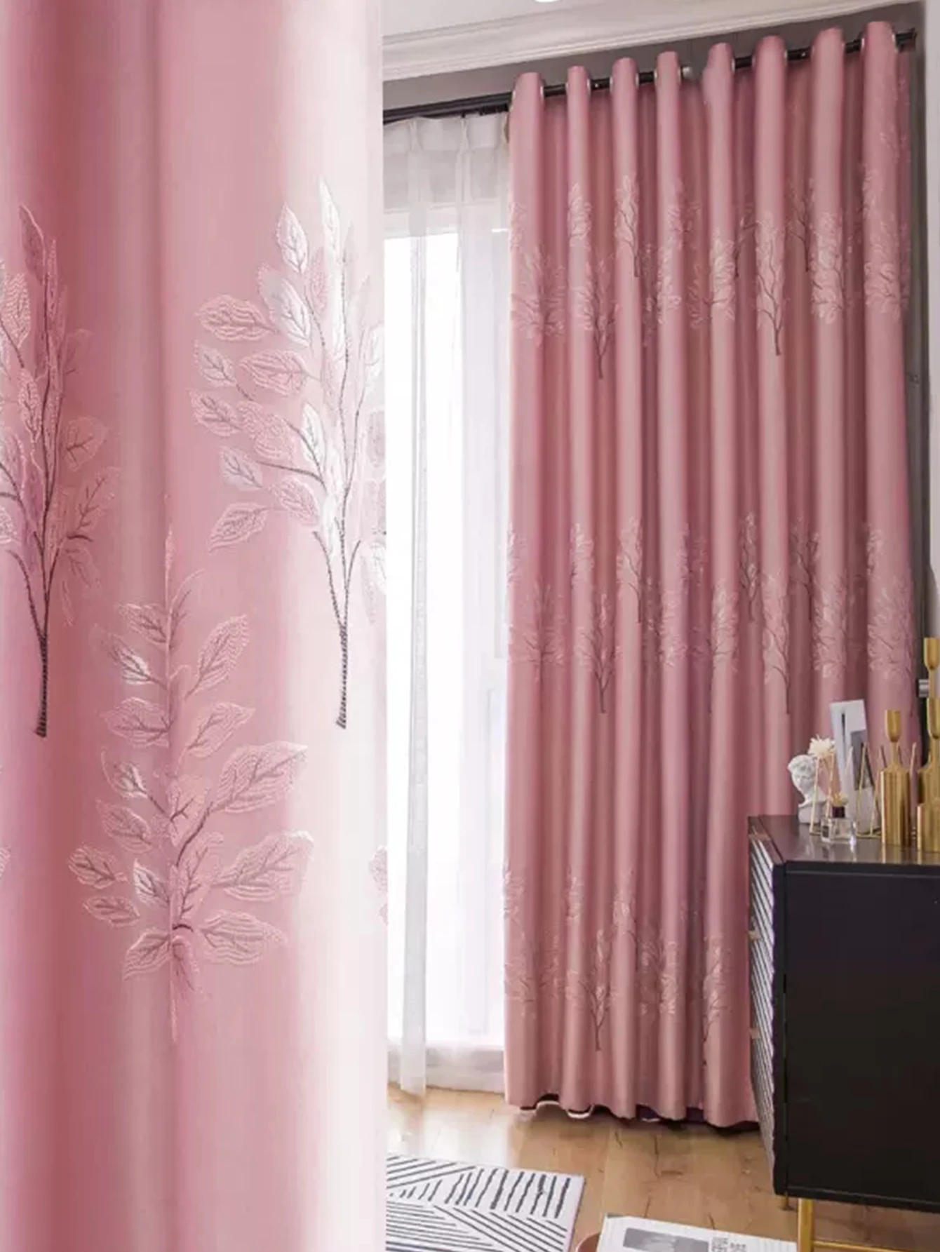 �y�Z�[�����z�s���N�̎Ռ��J�[�e��,�Ռ�,�f�M��,�V���v���ȓ��悯�z,�V�N�ȓc�ɂ̃��r���O���[���ƃx�b�h���[��