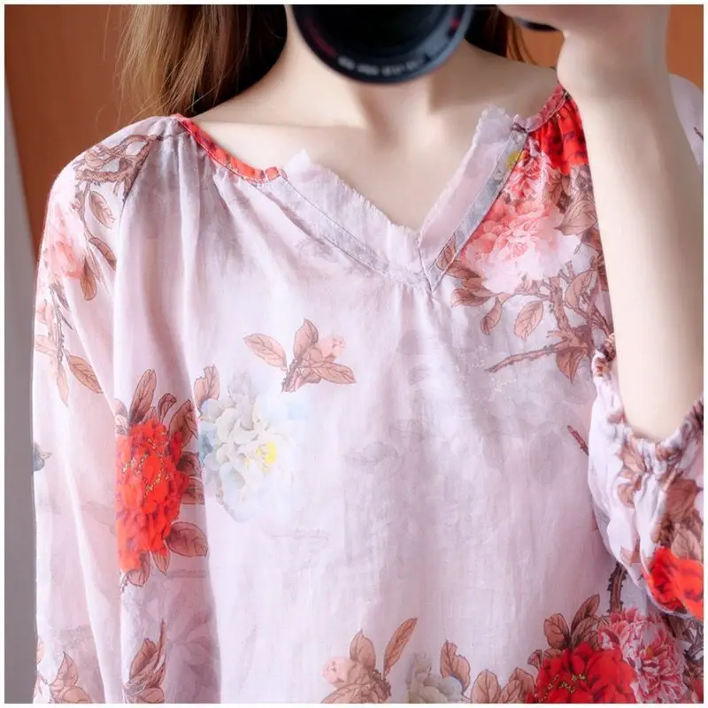 Summer Fashionable Vintage Floral Printed T-shirt Women's Clothing 2023 All-match Loose Half Sleeve Thin V-Neck Tops for Female