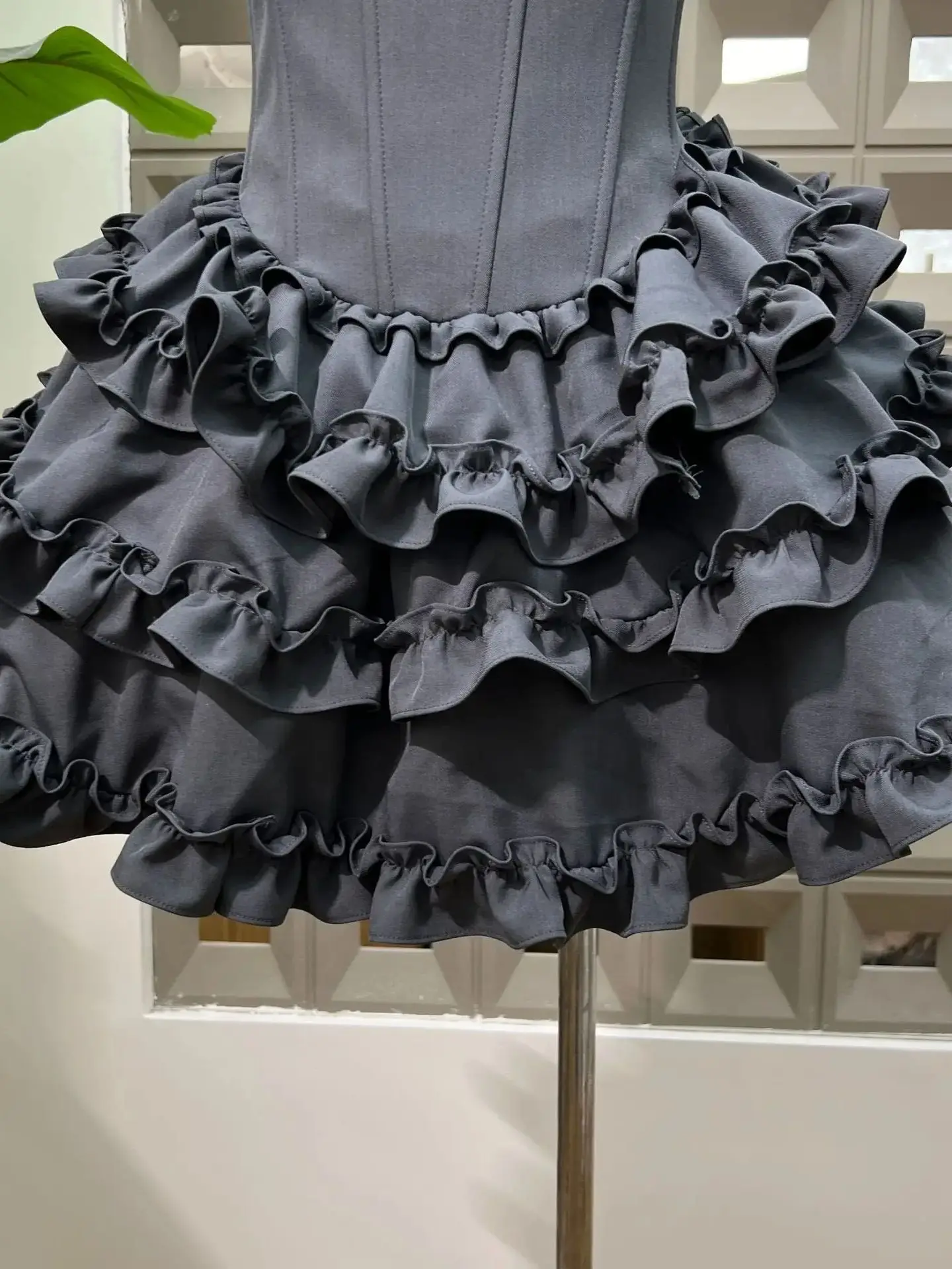 Novo luxo babados design em camadas moda verão bodycon sem alças mini vestidos elegantes femininos formal festa de aniversário clube vestido