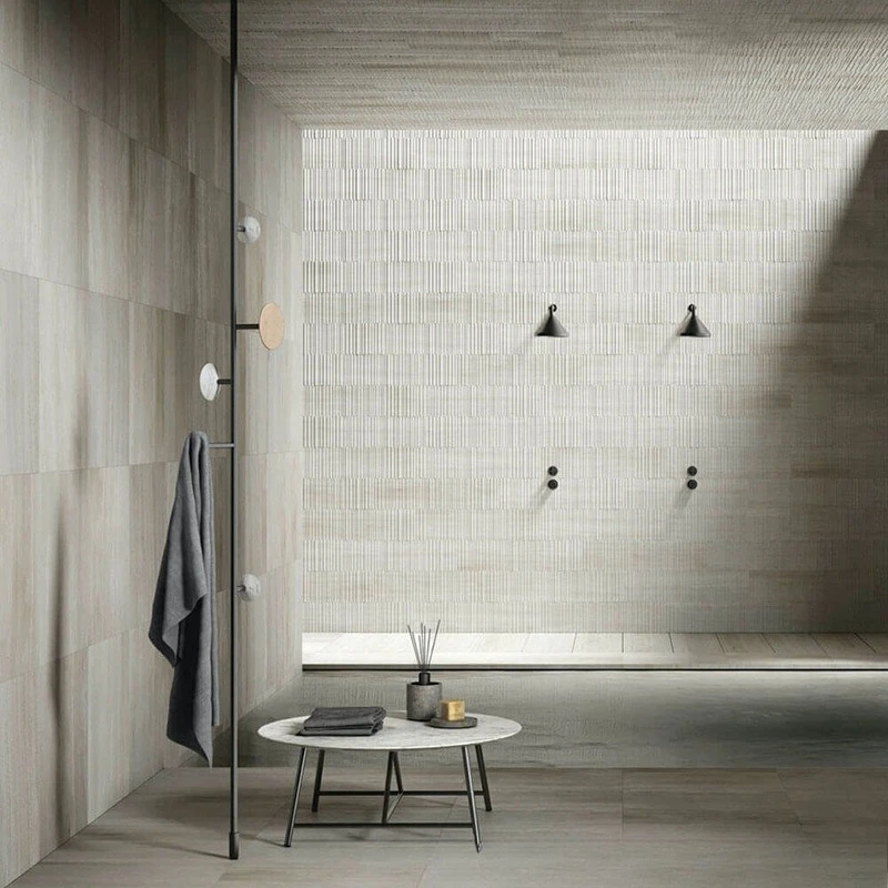 Cabide de chão em latão