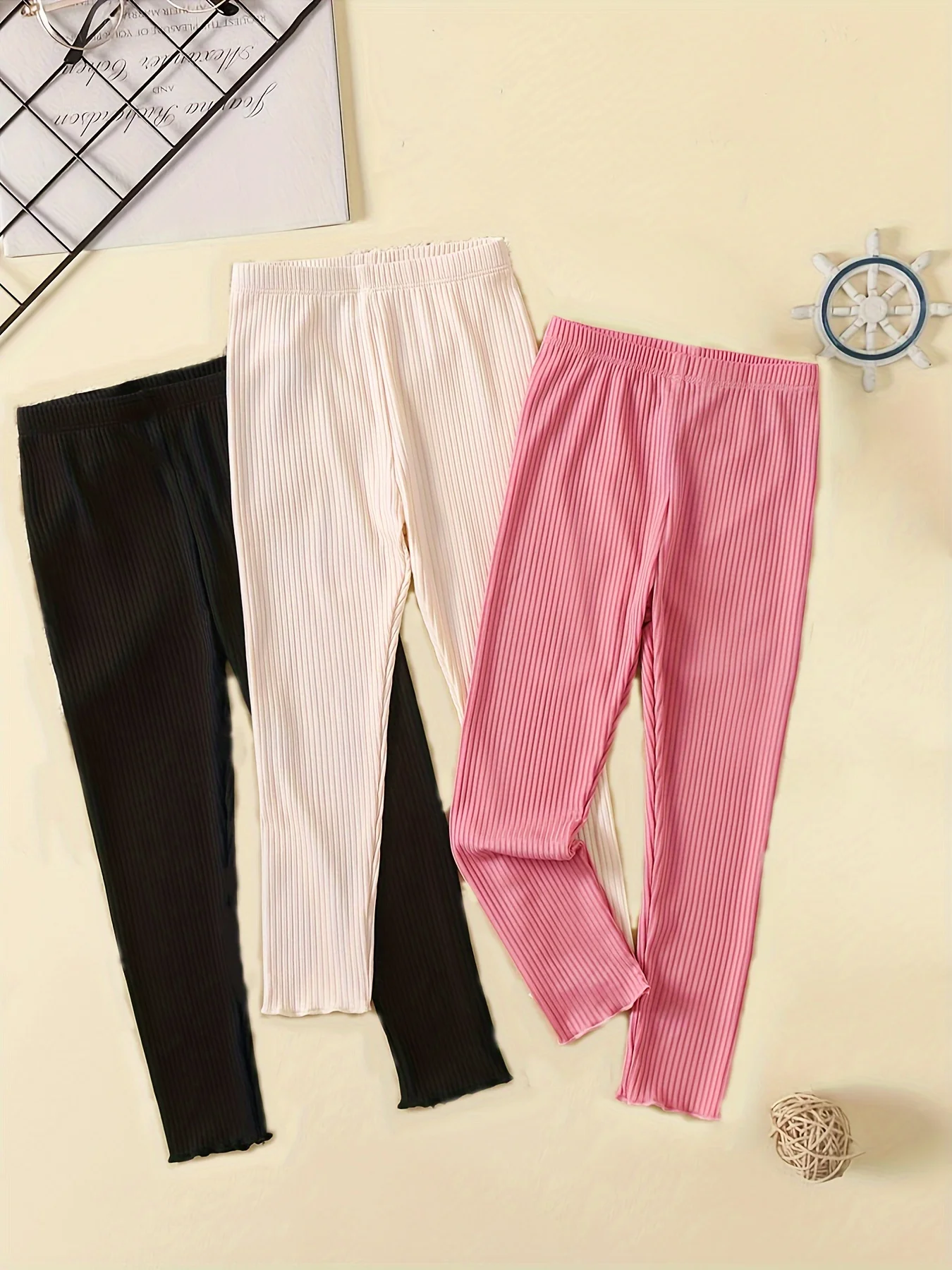 يمكن للأطفال البنات الربيعي الناعم والمريح ارتداء حافة الأذن الخشبية غير الرسمية ذات اللون الصلب مع ثلاثة سراويل