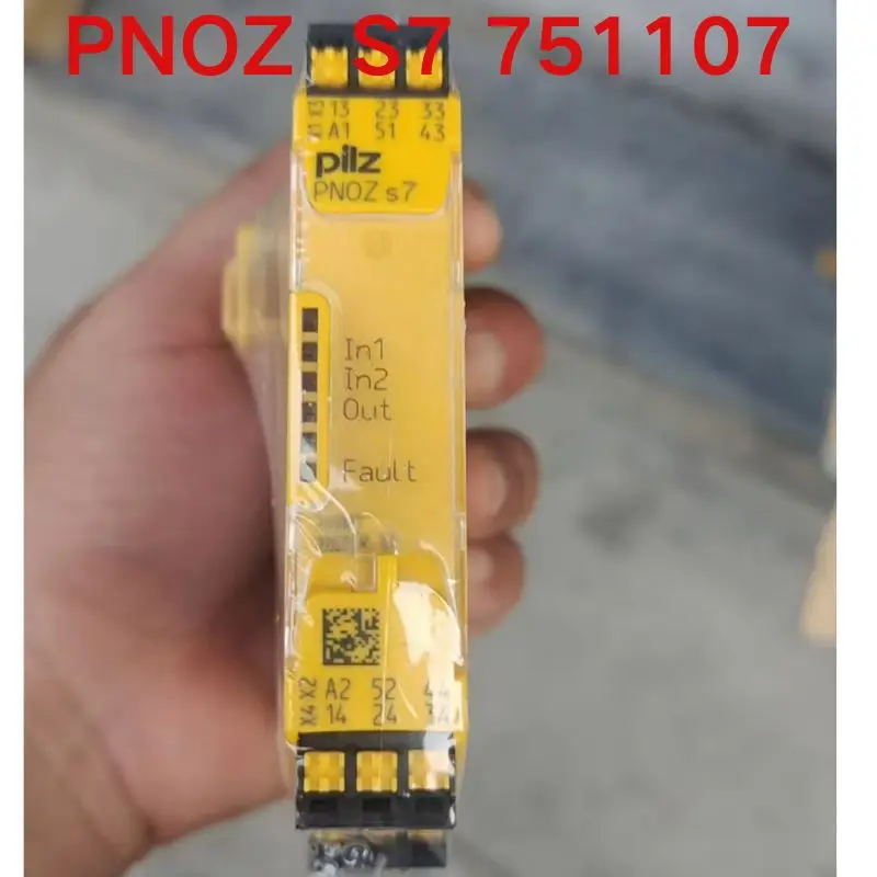 brand-new   Safety relay PNOZ  S7 751107