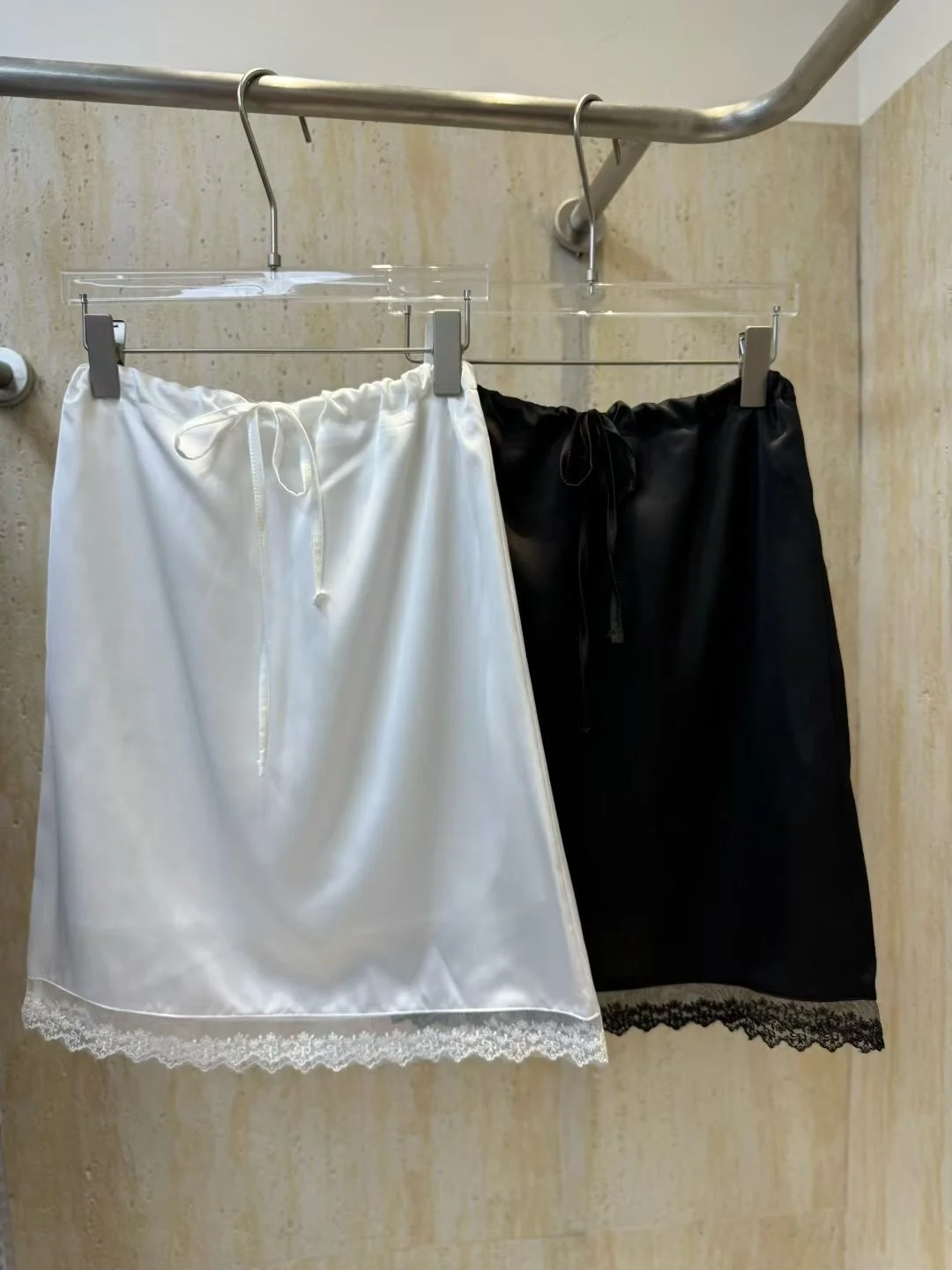 

Нежная корейская атласная юбка миди с кружевной отделкой, многослойная, женская, омолаживающая, А-силуэт