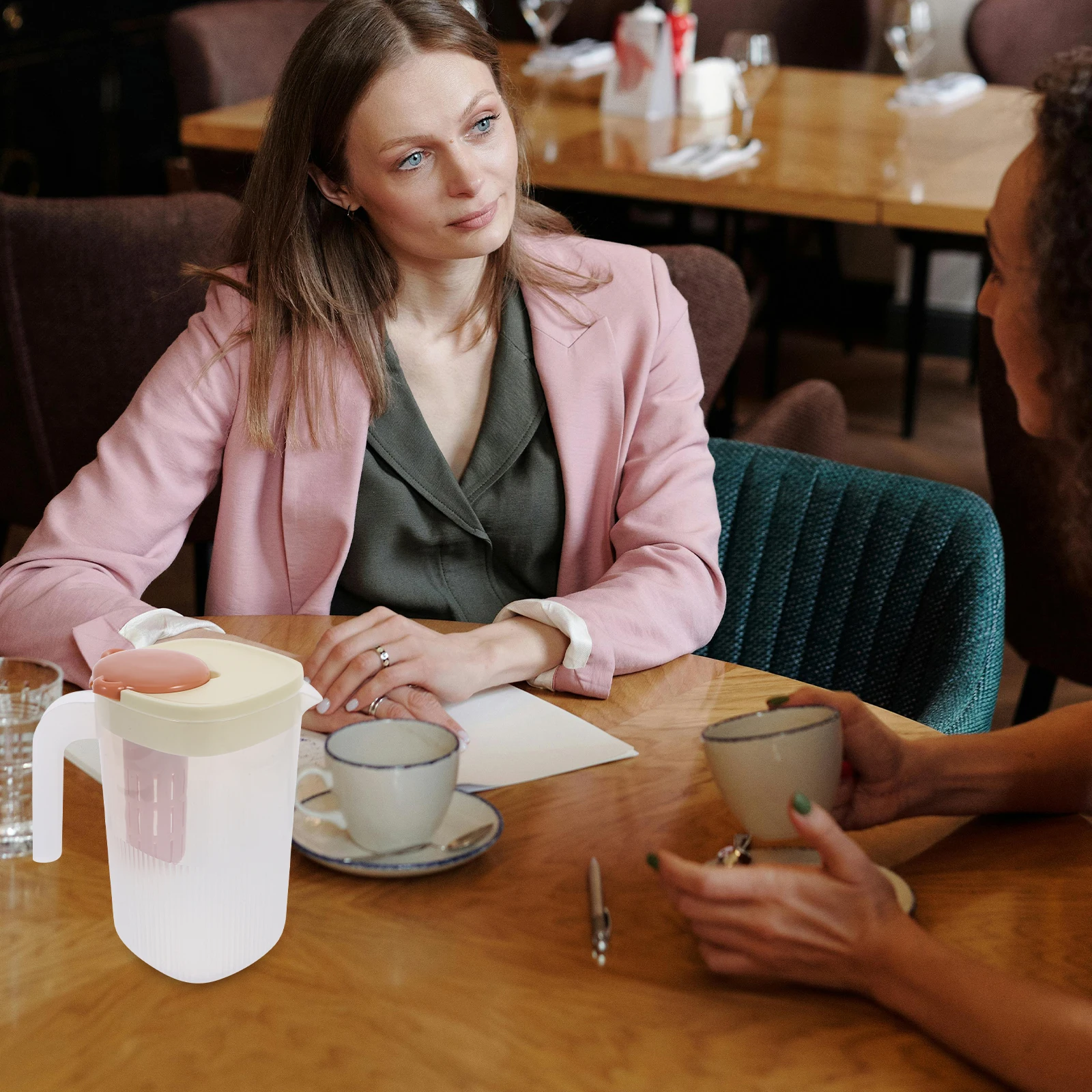 

Large Capacity Plastic Cold Water Pitcher 2200ml Small Pitcher Lid Spout Fridge Lemonade Iced Tea Container Water Container