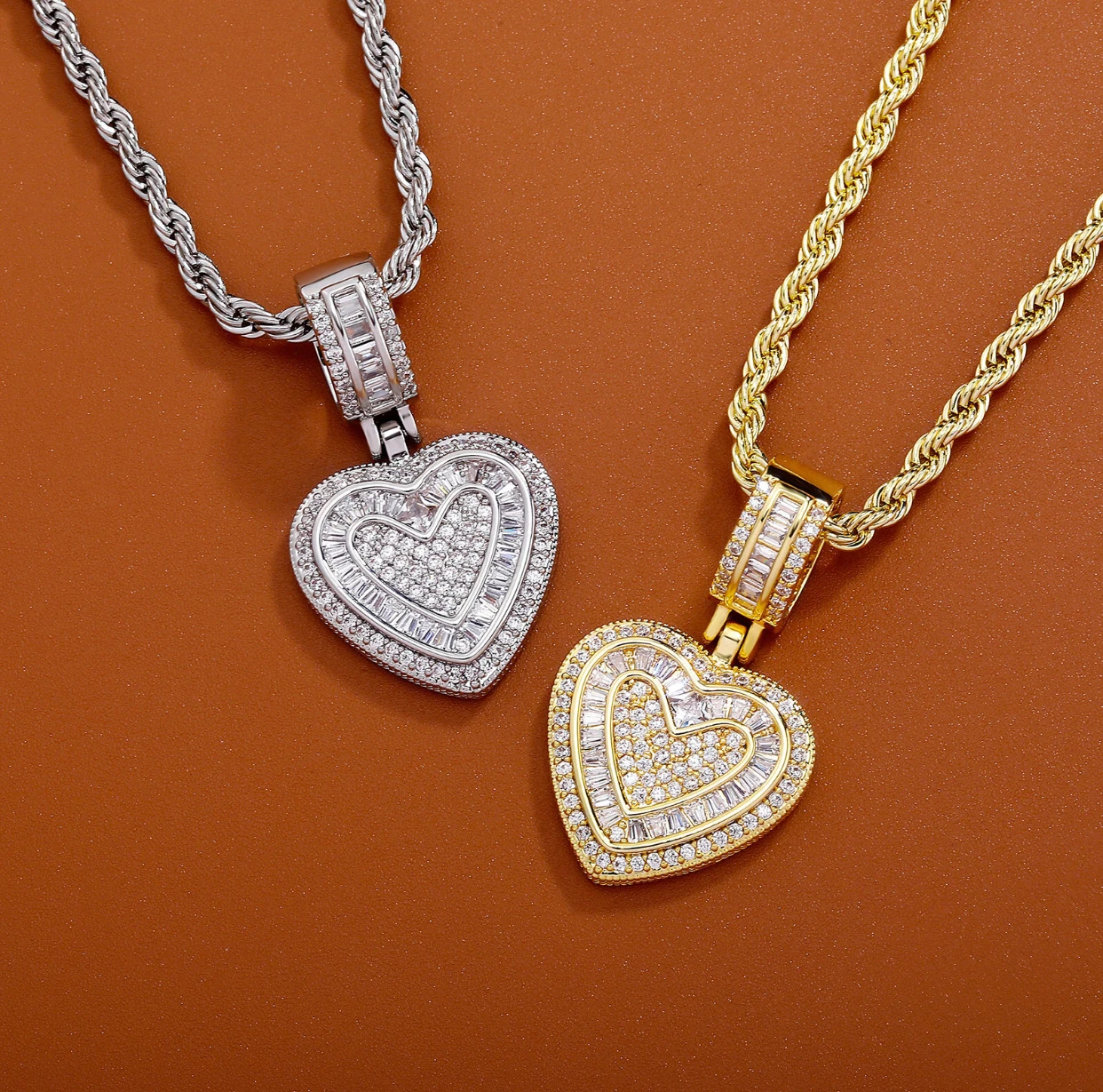 

Luxury couple European and American love necklace hip-hop men and women of the same model high-end pendant necklace