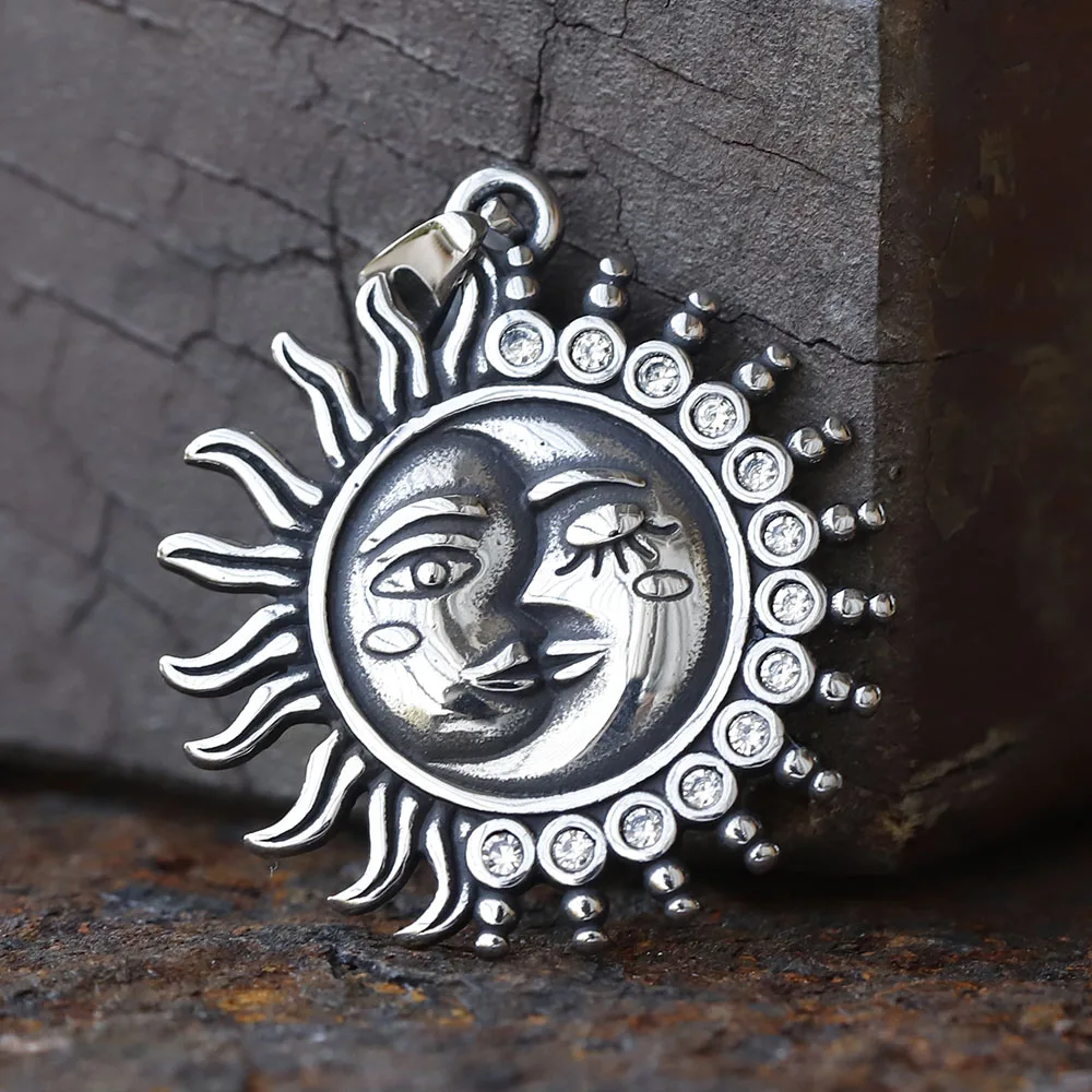 2024 New Arrive Fashion Moon And Sun Face Pendant Necklace With Stars Men Women Round Charm Jewelry Couple Gift