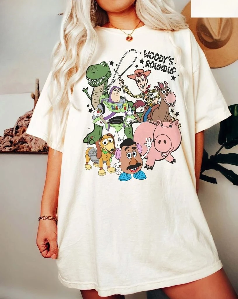 

Ретро Disney Toy Story Персонажи фильма Рубашка Disney World Рубашка Диснейленд Подарочная рубашка для отпуска и путешествий Рубашка Диснейленд