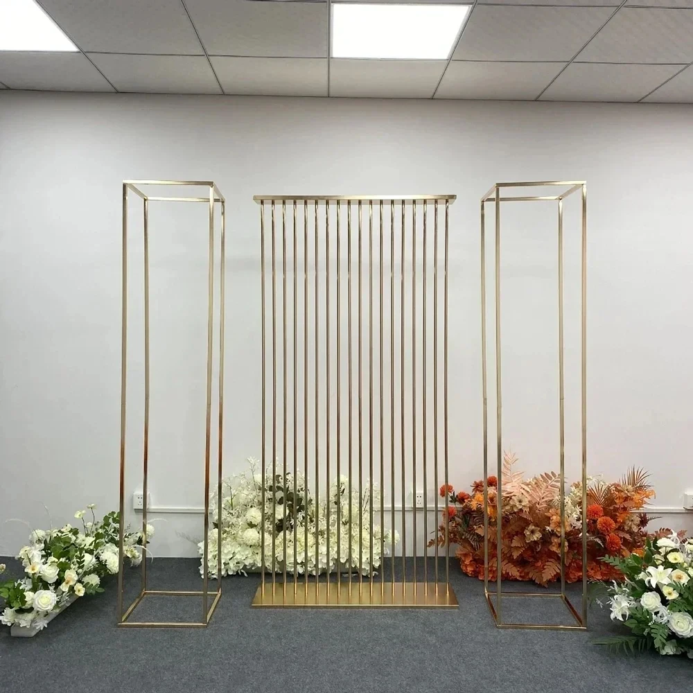 Eleganter, glänzender, vergoldeter Blumenbogenständer für Hochzeitszeremonien und Partydekoration im Freien. – Detail 1