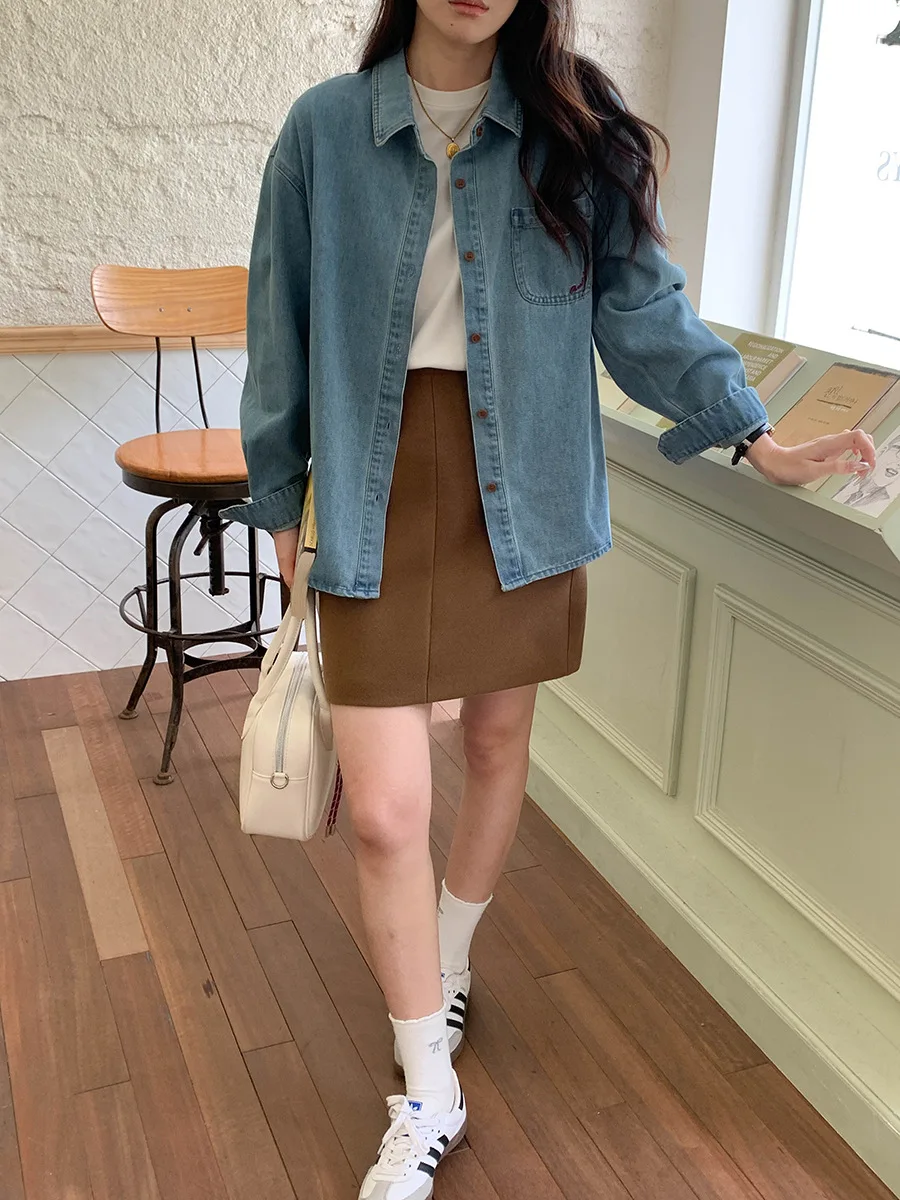 初秋の新しいレトロウォッシュデニムルーズ長袖シャツを重ね着するための