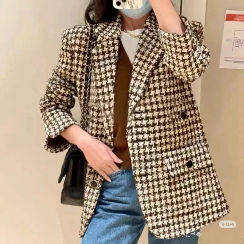 

Женский винтажный элегантный костюм-двойка с жакетом с длинными рукавами или тонкой юбкой.