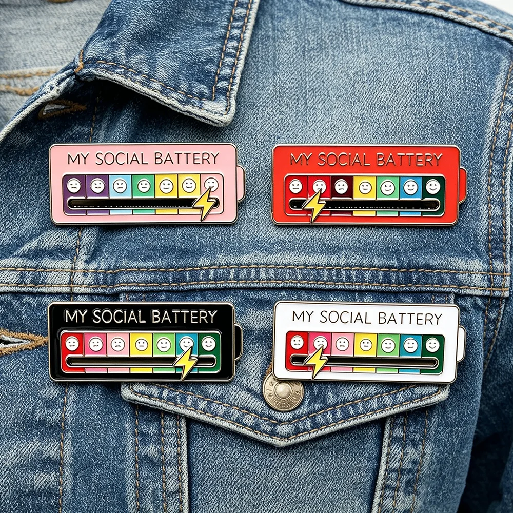 4er-Set „My Social Battery“ Emaille-Anstecknadeln für Damen und Herren – Social Power, Stimmungs- und Energie-Broschen aus Legierung – Geschenk-Brosche für Rucksack