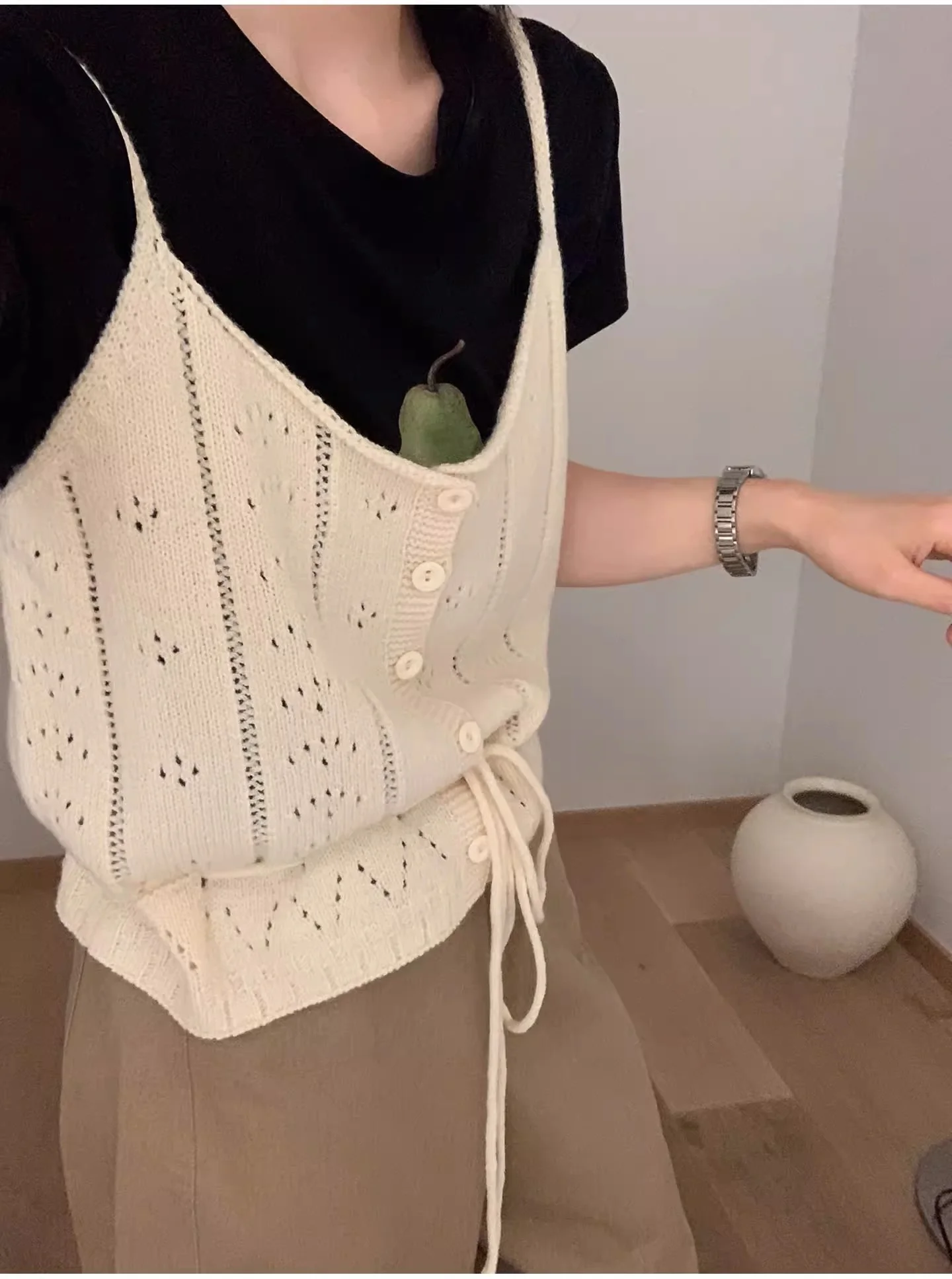 

Потрясающий вязаный топ на бретельках для женщин, новинка 2025 года, в корейском стиле, с вырезами, облегающий, с круглым вырезом, модель Sle Dongdaemun