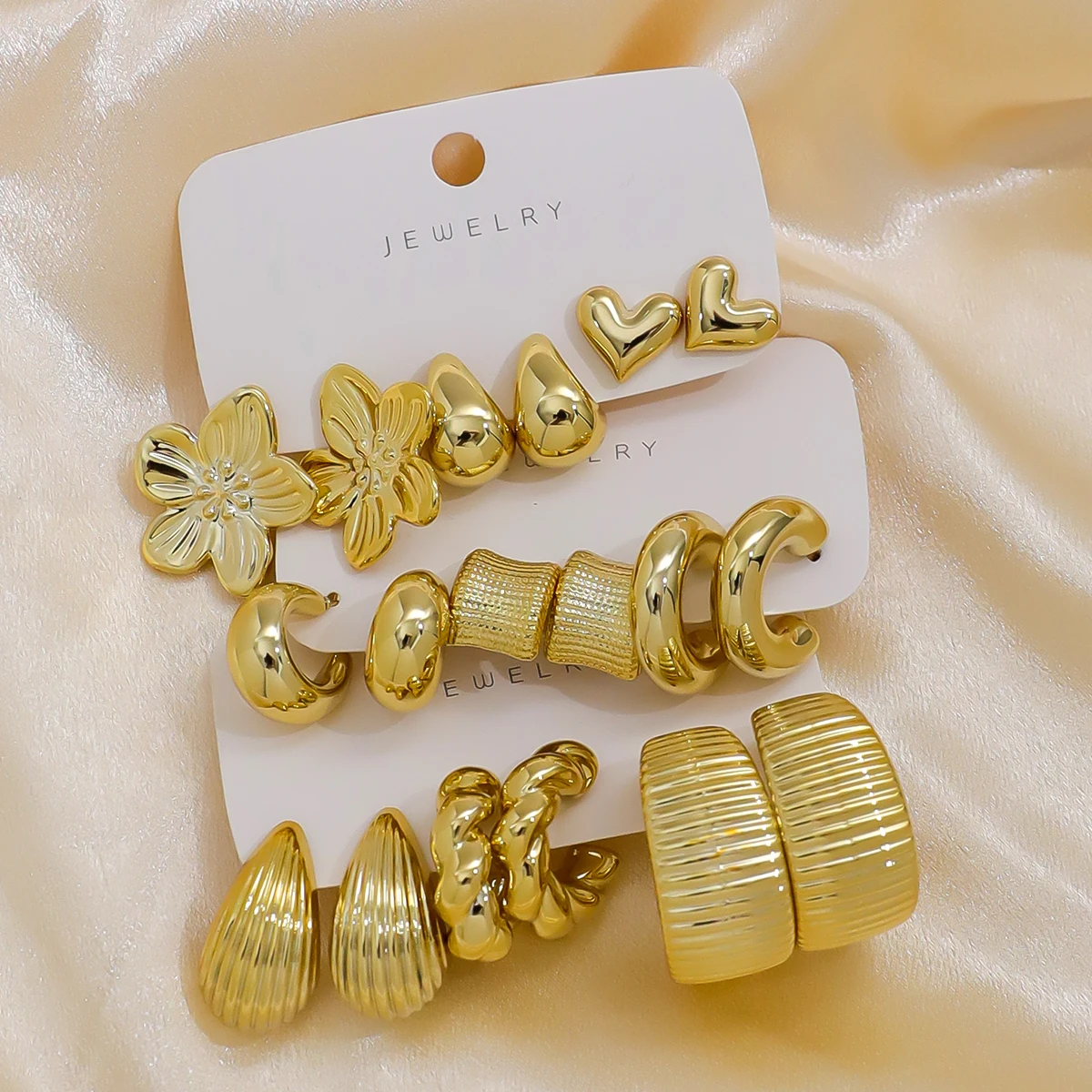 طقم أقراط عصرية مكون من 18 قطعة باللون الذهبي للنساء، أنيق وأنيق، مناسب للارتداء اليومي والحفلات والمناسبات ﻿