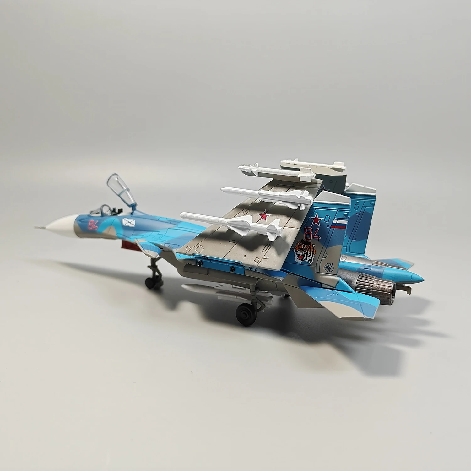 Échelle 1:100 Russe Marine Su-33 Electrolux Basé Avion De html Modèle Moulé Sous Pression En Alliage D'irritation Ics Jouets Souvenir Ornement Cadeaux Affichage