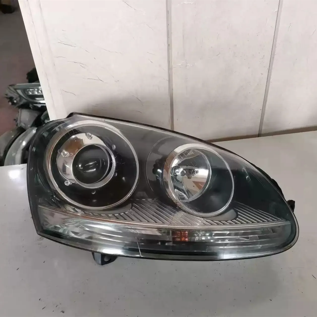 

Headlight Headlamp Assembly for Volkswagen vw Sagitar with Turn Signal