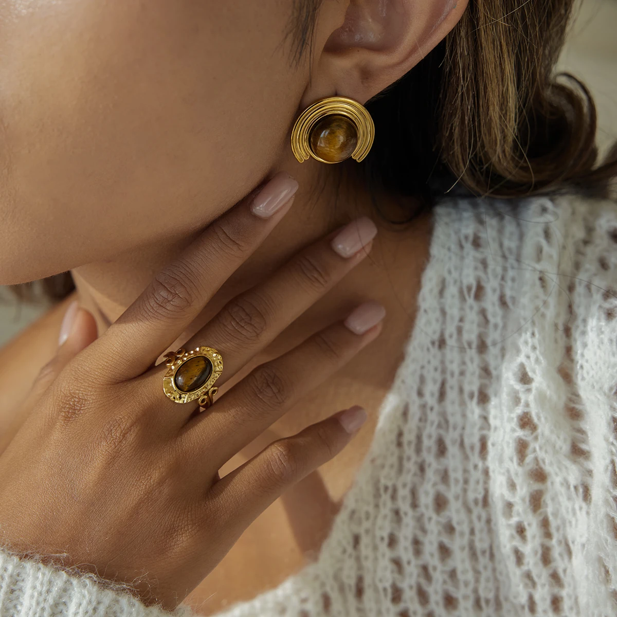 

AIKOER Vintage Classic 18K Gold Color Plated Elliptical Natural Stone Hammer Rings Waterproof Stainless Steel Women Jewelry Gift