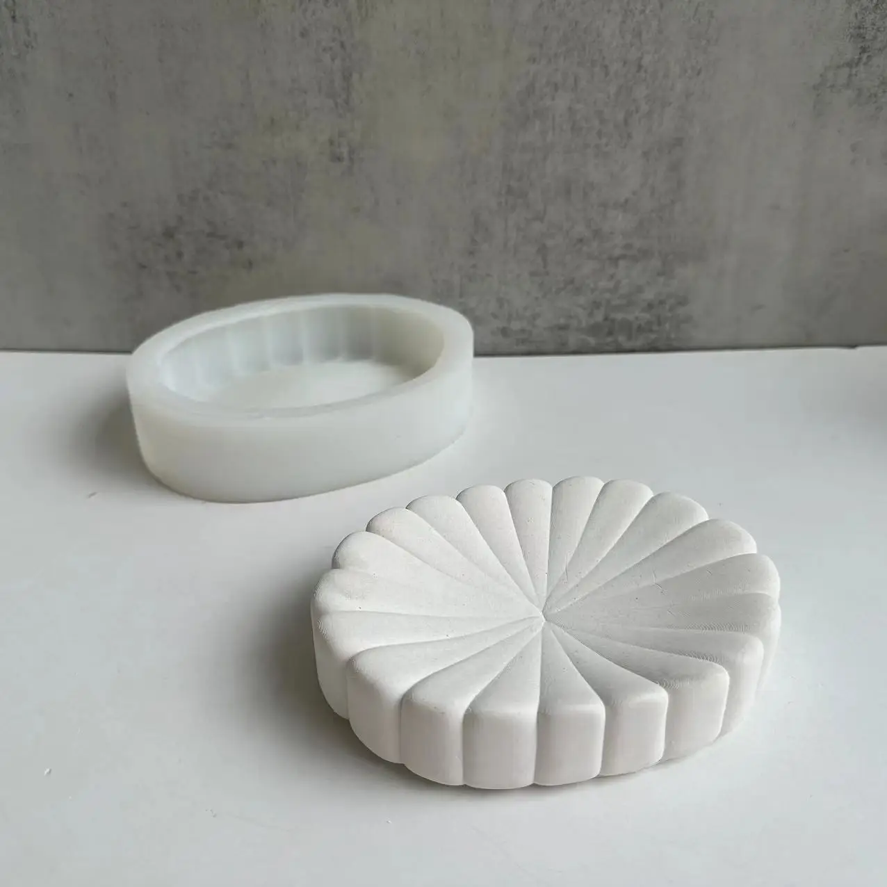 

Flower Shape Silicone Plaster Molds for Tray Concrete Trinkets Tray Molds Bathroom Soap Holder Cement Molds Epoxy Resin Molds