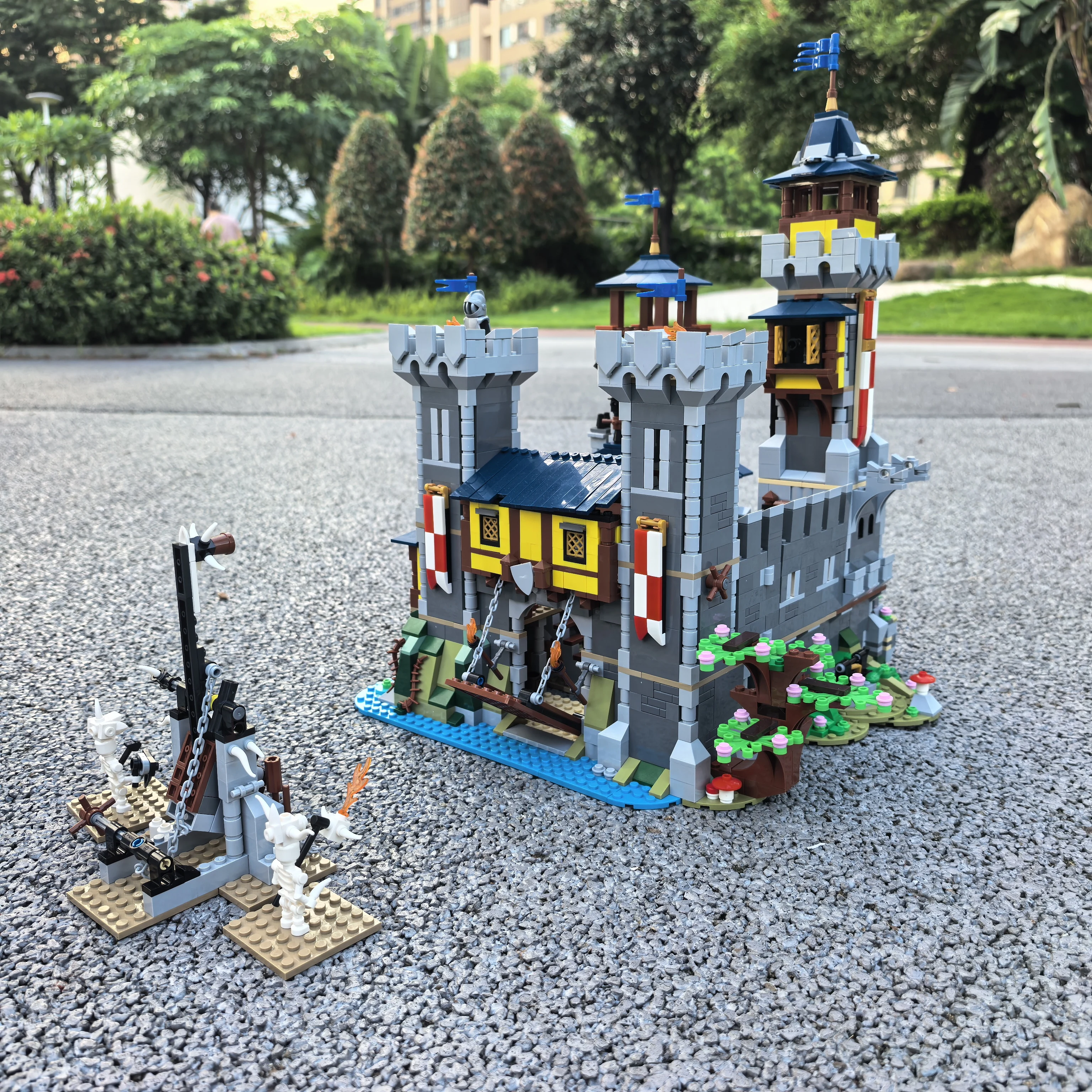 Blocs de construction de château médiéval MOC, tour de sentinelle de roche, modèle modulaire avec assemblage de figurines, jouets Puzzle, cadeaux pour enfants et adultes, 2570 pièces