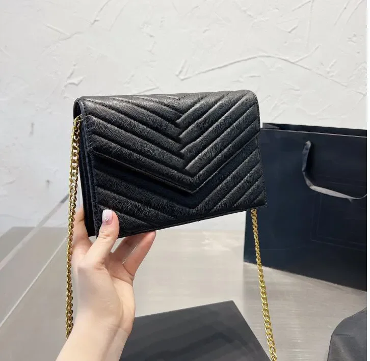 

Высококачественные женские дизайнерские сумки и косметички из кожи, новые модные осенние модели, с индивидуальным дизайном и противоскользящим покрытием.