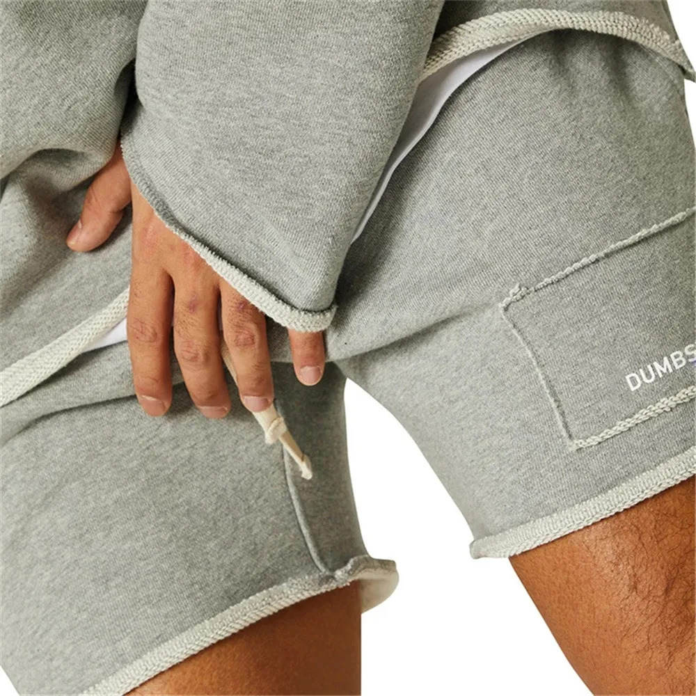 Pantalones cortos de estilo fitness para hombres, pantaloneta masculina holgada para entrenamiento de culturismo, longitud hasta la rodilla, material de algodón duradero