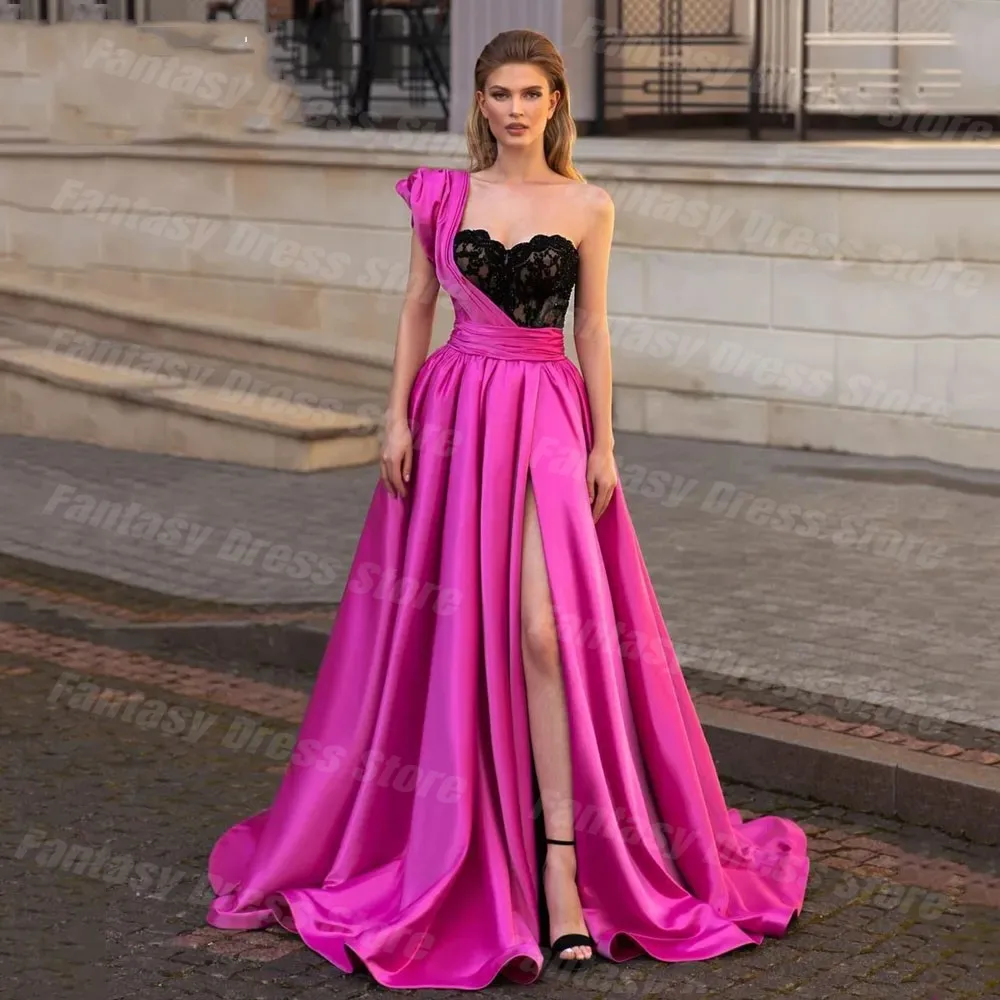 

2023 Rose Red Satin Black Lace A-line One Shoulder Prom Dresses Backless Short Sleeve Side Split Style Birthday Evening Dresses