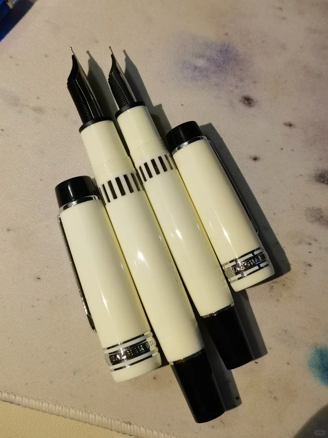 2026 New White WingSung 630 Large Resin Piston Fountain Pen With Ink Window N0.8 Iraurita Nib Business Office Writing Gift Pens