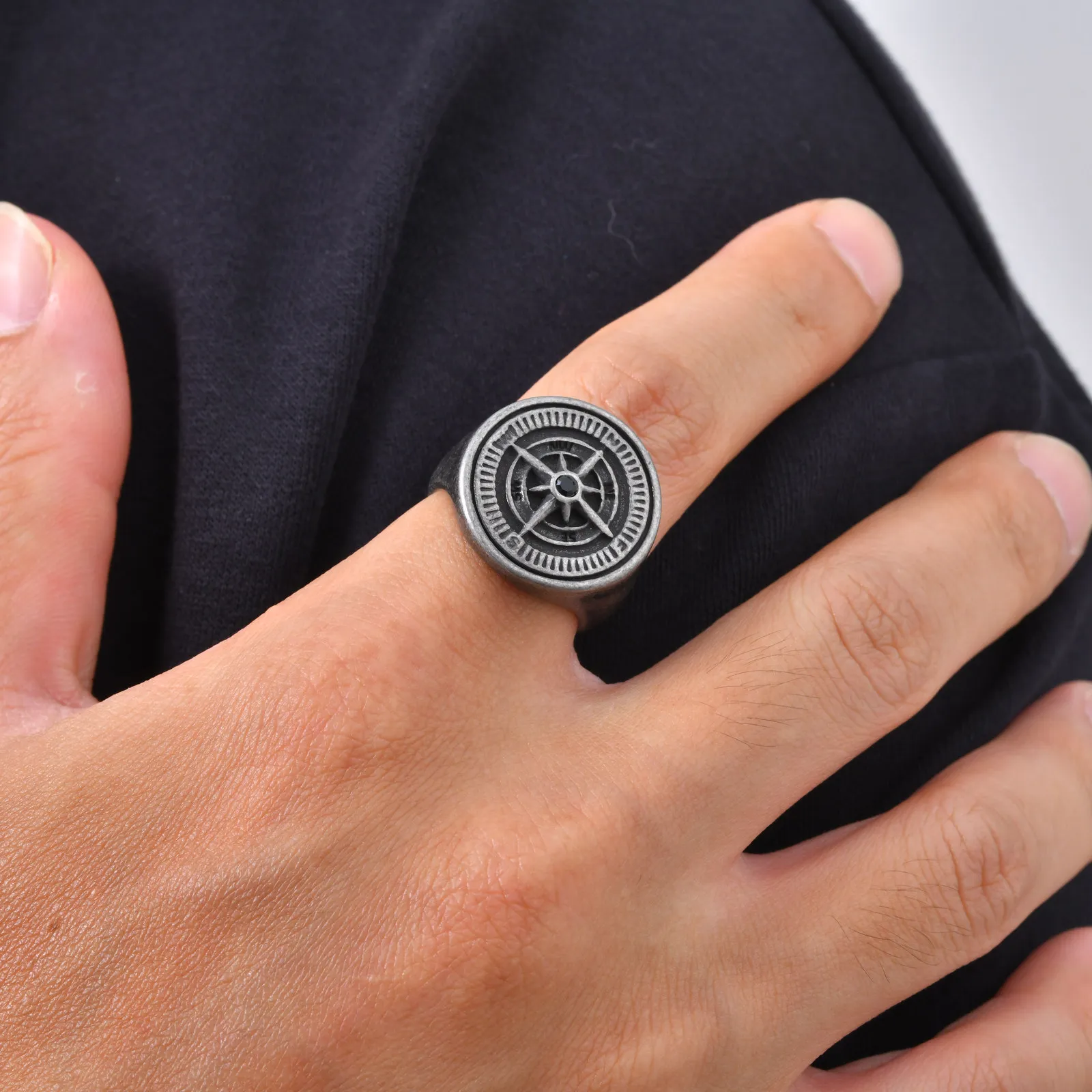 Vintage Edelstahl Kompass-Ring für Herren, Rock Punk Runder Siegelring Statement-Ring, Abschluss- und Geburtstagsgeschenk – Detail 5