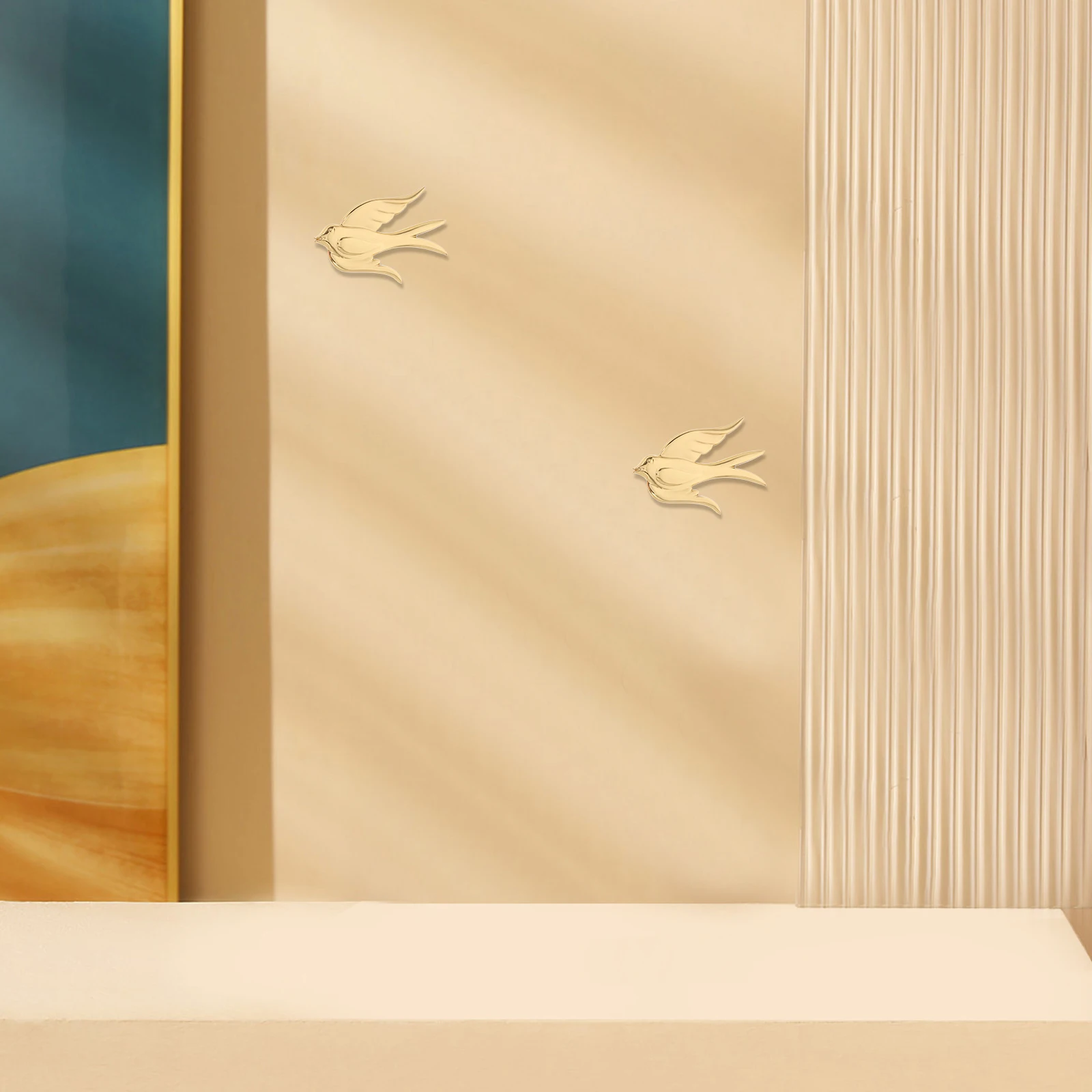 

1pcs Swallow Wall Decor 3.5X2.3 Inch Brass Metal Bird Sculpture Hanging Ornament For Home Decor Wall Art Metal Decorative