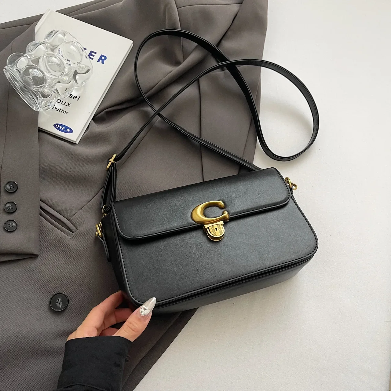 

2025 Новая дизайнерская ретро-сумка - маленькая квадратная сумка Messenger