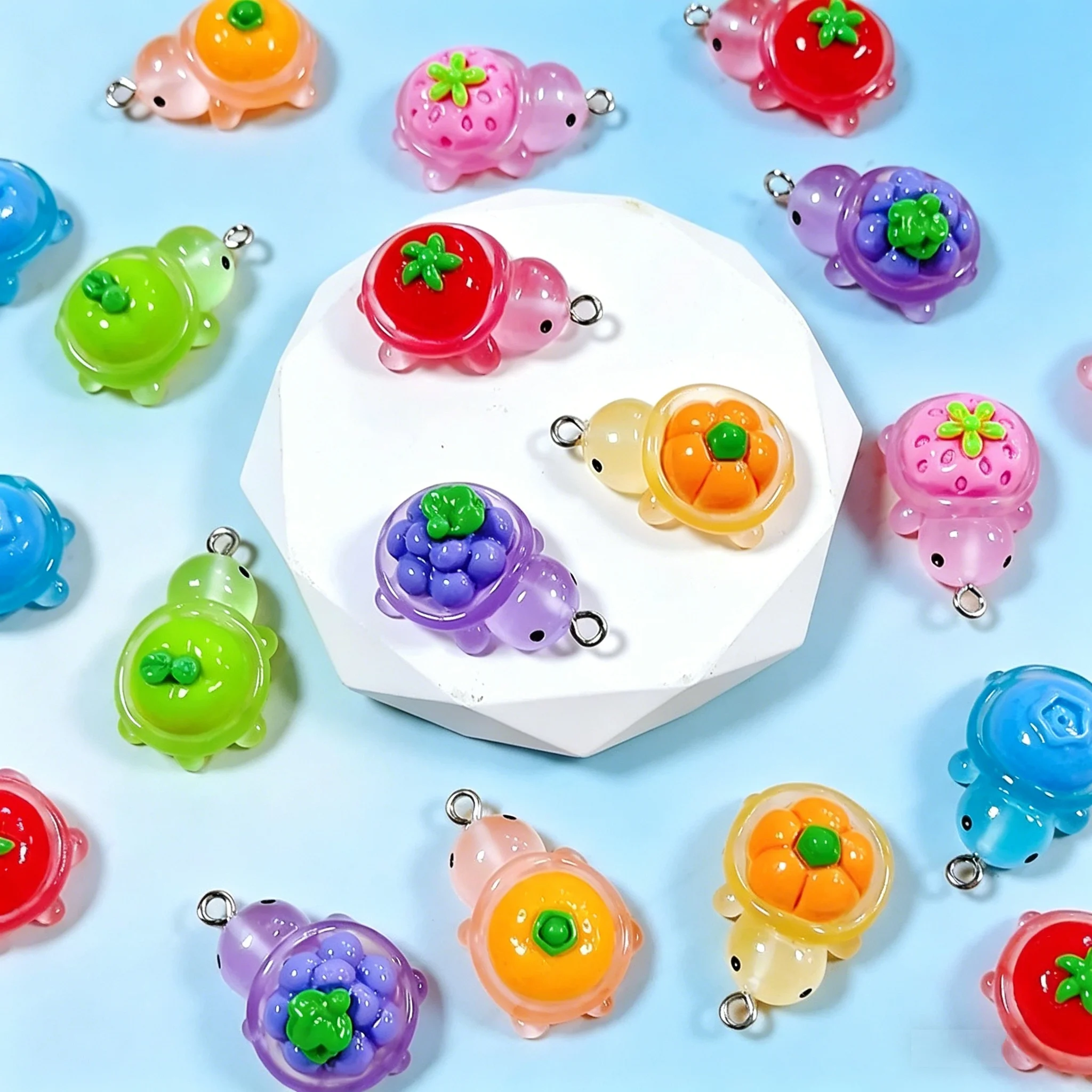 10 Stück im Dunkeln leuchtende Frucht-Schildkröten-Harzanhänger, Cartoon-Tieranhänger für DIY-Schmuck, handgefertigte Ohrringe, Armband-Accessoires – Detail 3