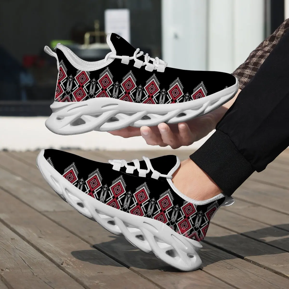 

Low-top Casual Sports Shoes for Men and Women Color-blocking Irregular Leaf Graffiti Large-sized Flying Woven Niche Flat Shoes