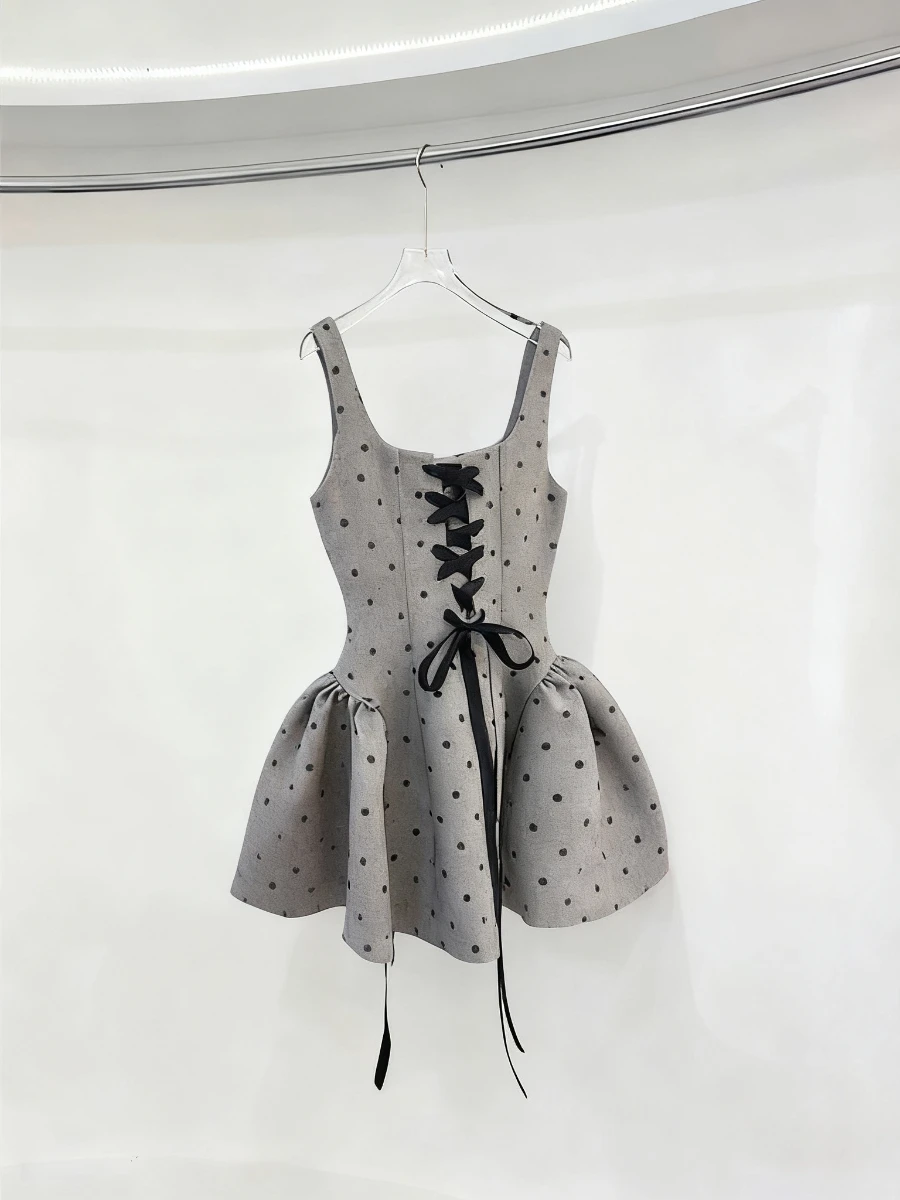 GALCAUR Solido Impiombato Fasciatura Chic Vestito Femminile Colletto Quadrato Senza Maniche Dimagrante Temperamento Francese Abiti da Donna Estate Nuovo