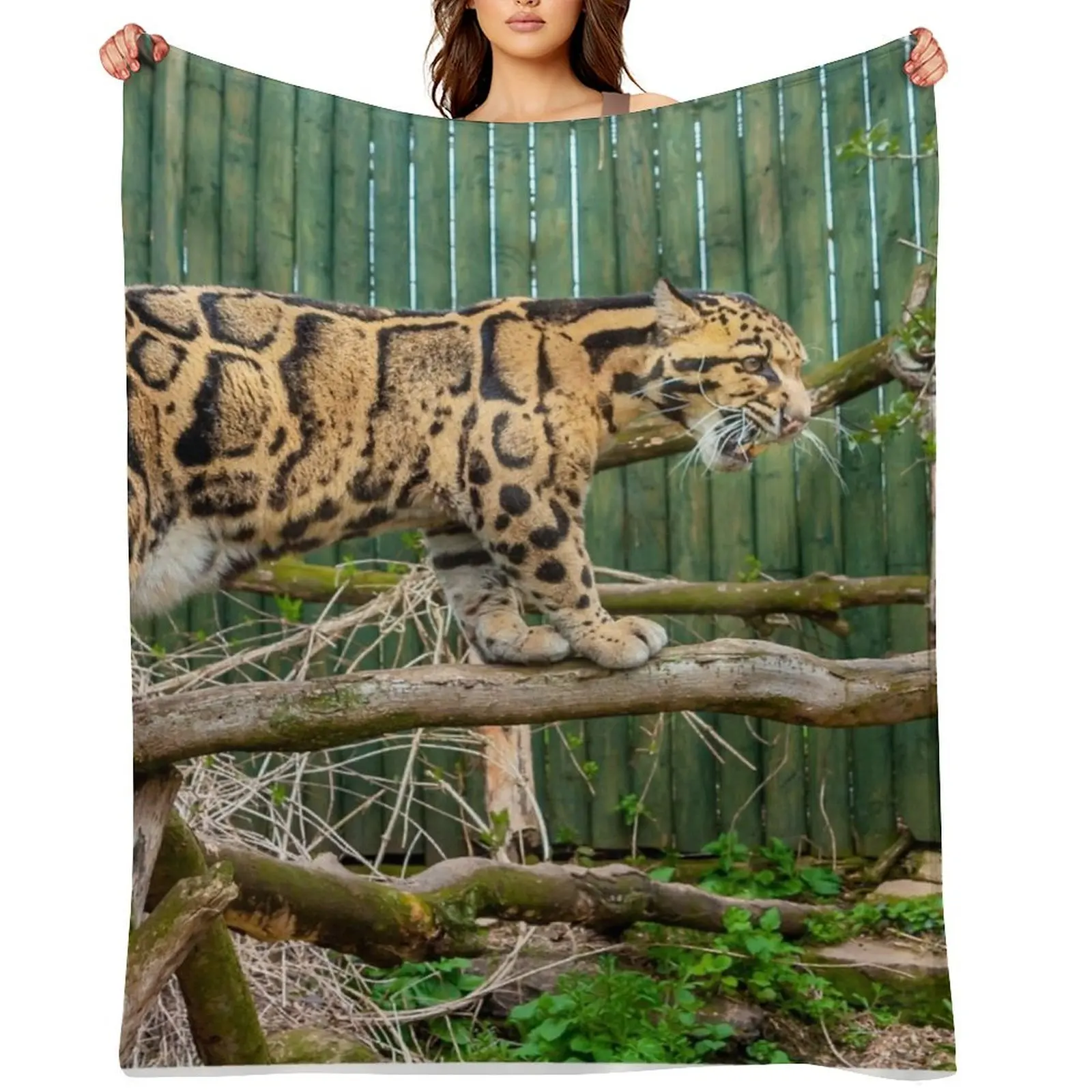Clouded leopard Throw Blanket Sofa Decorative Throw Weighted Soft Plaid Nap Cute Plaid Blankets