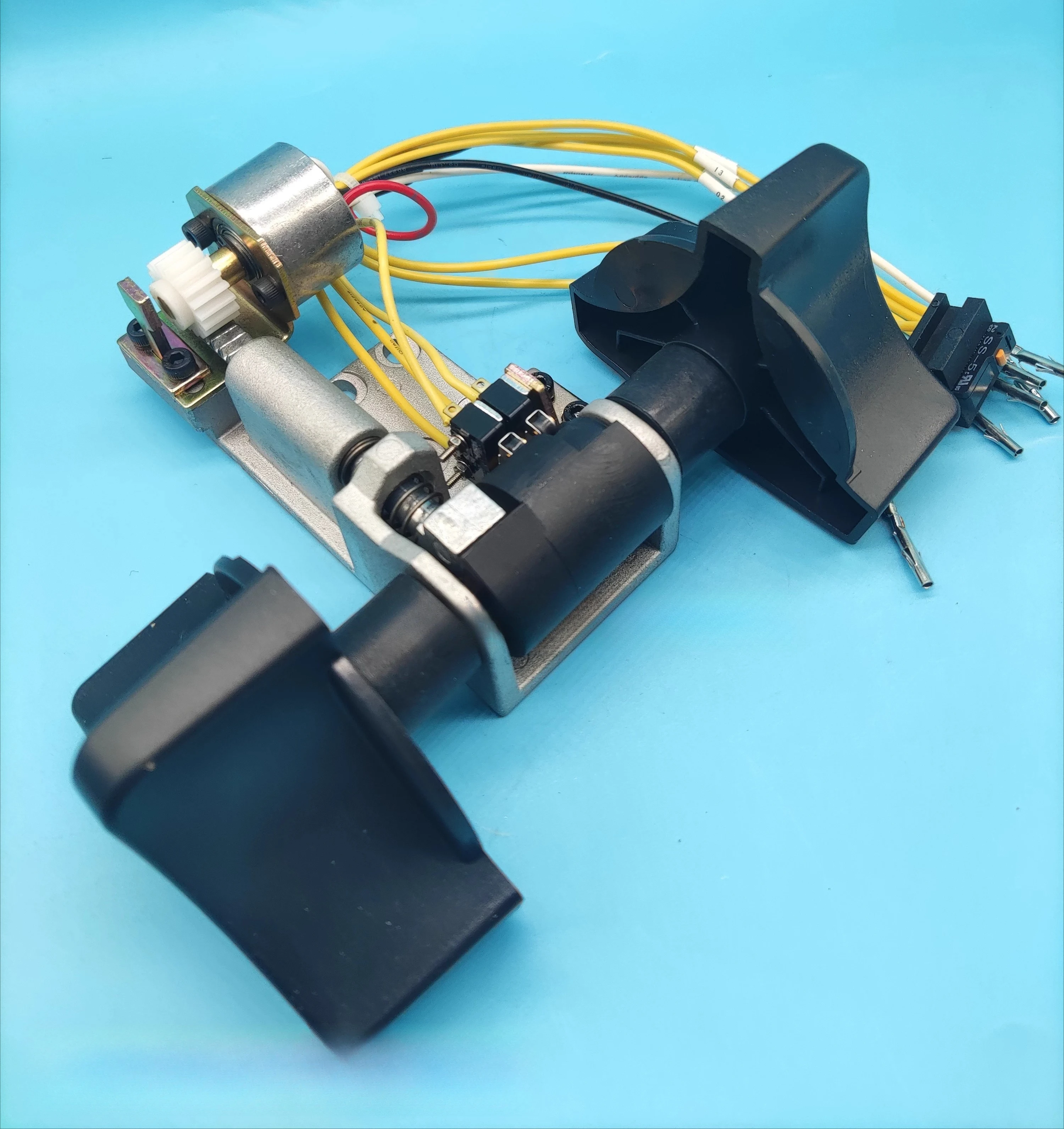 

lectric Forklift (CBD/CDD) 3-Wire Handle Accelerator Potentiometer (Speed Controller)