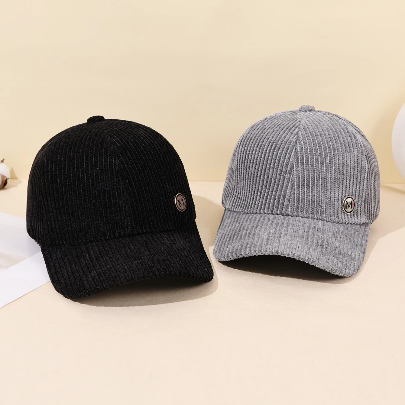 الخريف والشتاء الدافئة سميكة عارضة قبعة العصرية بطة اللسان قبعة الأزياء M شعار إلكتروني تنوعا قبعة بيسبول