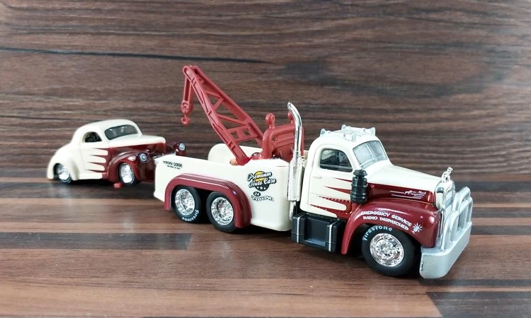 

1:64 Scale Alloy Die-casting Car Model 1953 Truck Trailer Wrecker Rescue Truck Transporter 1941 Willys Model Toy Free Shipping