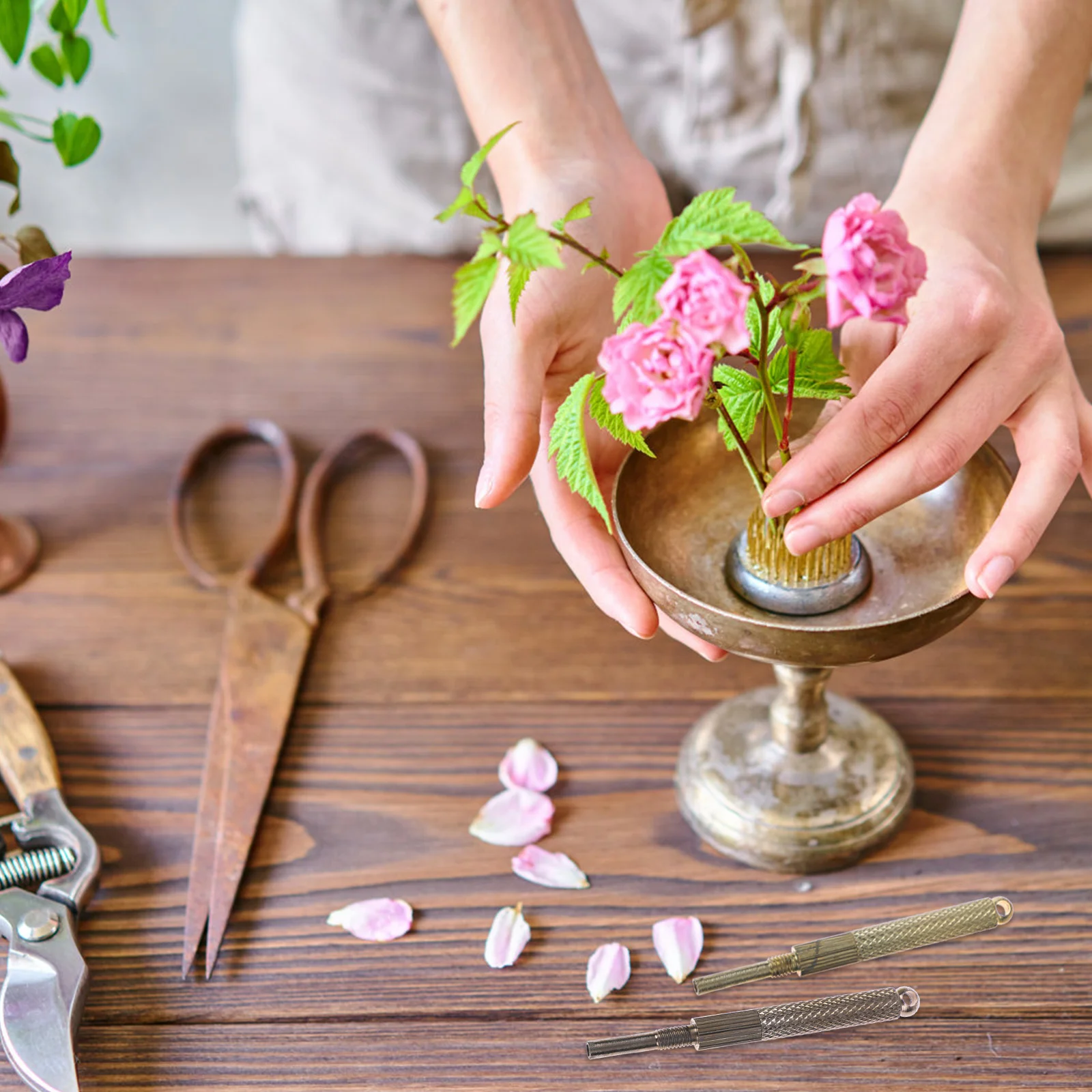 

2Pcs Insert Flower Cleaner Kenzan Needle Straightener Sturdy Pin Maintenance Repair Tool Practical for Flower