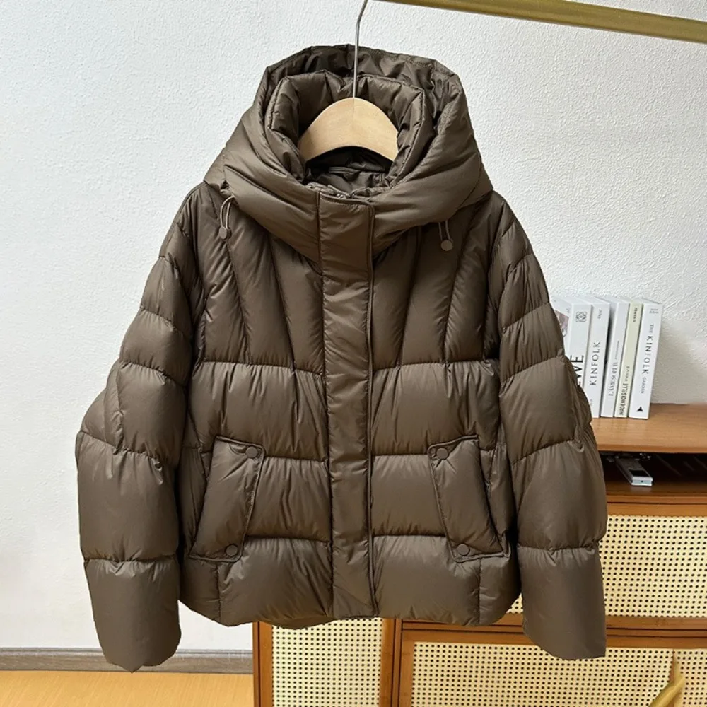 2025 neue Frauen Ultra Licht Warme Mit Kapuze Brot Puffer Unten Jacke Dicke Warme Parkas Lose 90% Weiße Ente Unten feder Mantel