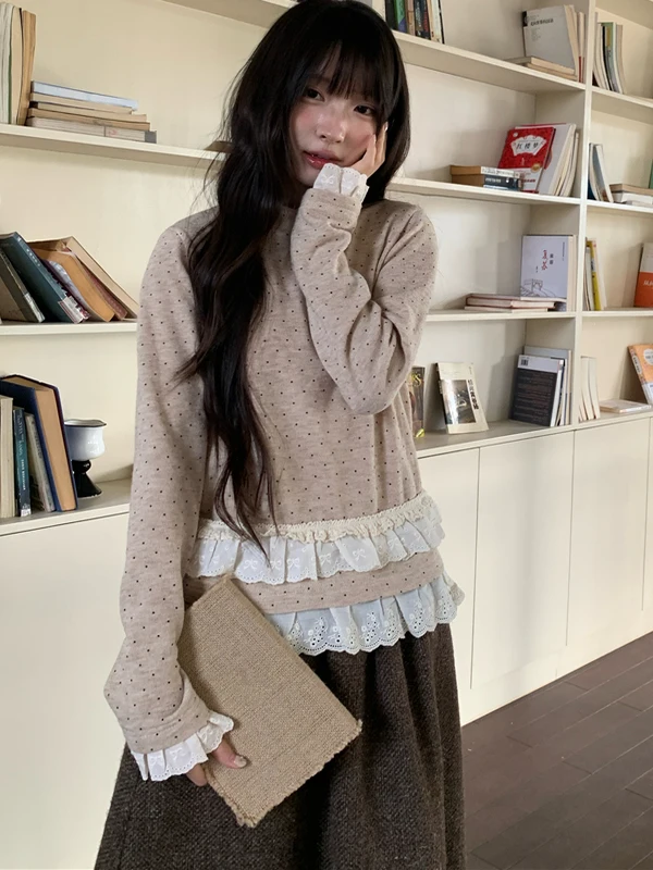 

Зима 2025: Новинка! Повседневная прямая хлопковая футболка с длинным рукавом и кружевной отделкой для ношения под одеждой, в стиле ресторана Egg Fried Rice Restaurant Milk Tea.