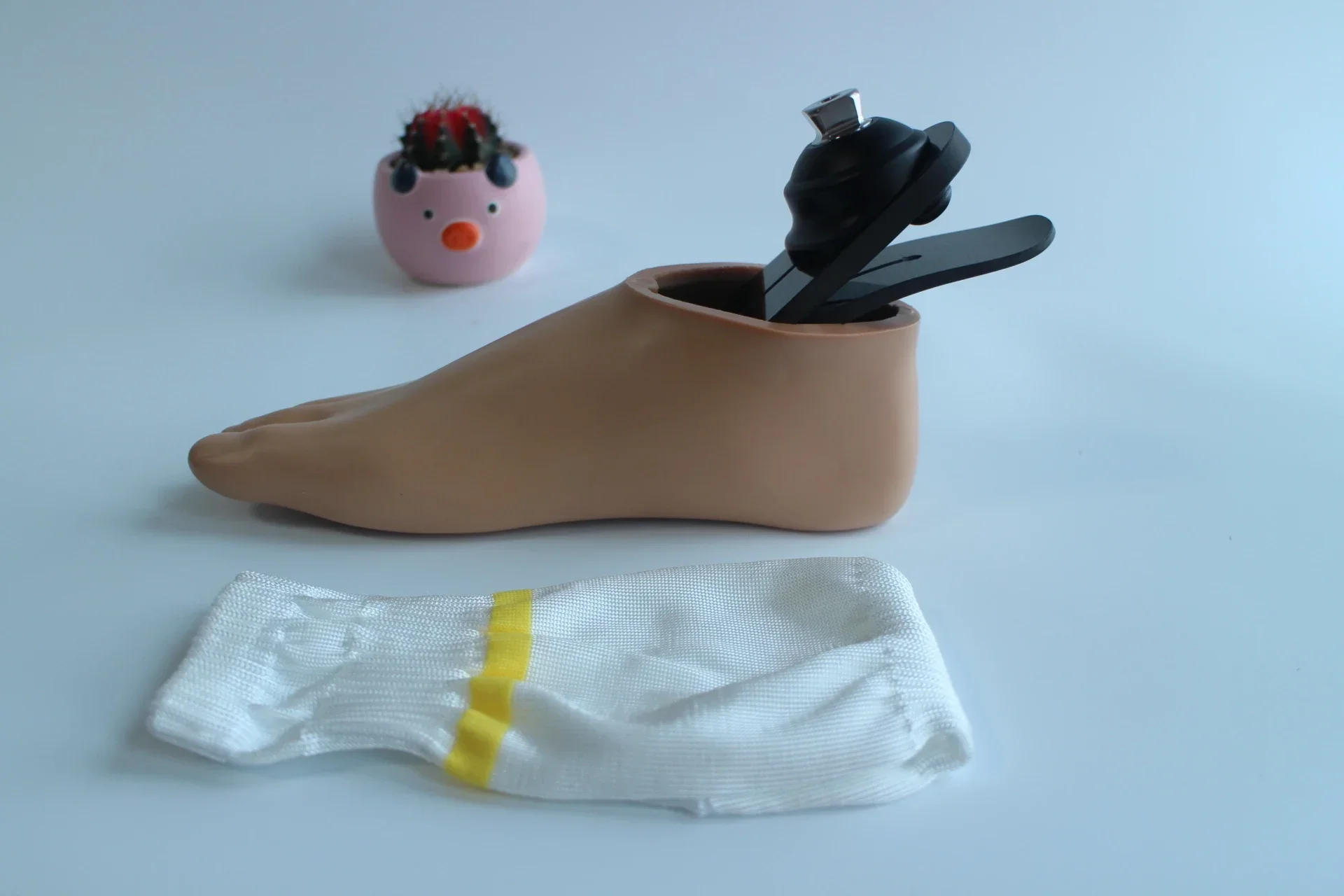 カーボンファイバー人工脚 低足首義足 補足装具メーカー