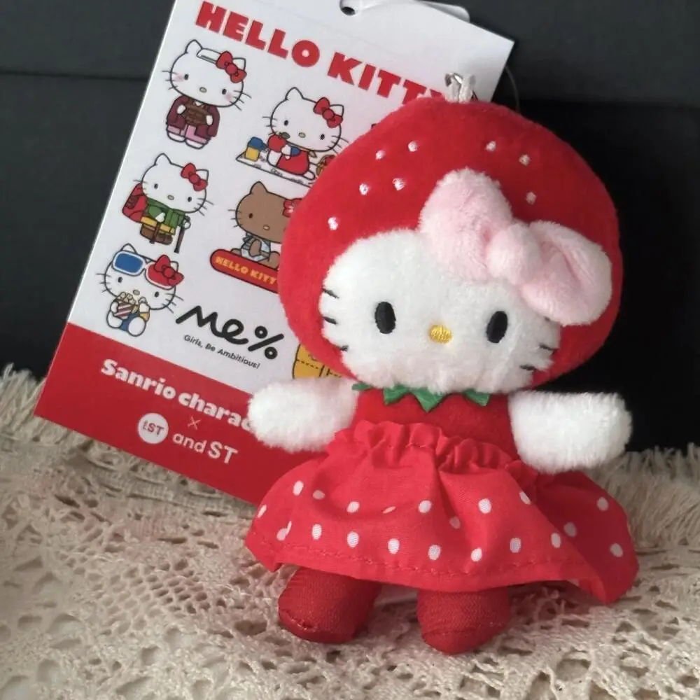 8 cm Sanrio Red Strawberry Hello Kitty morbido peluche riempito zaino ciondolo portachiavi ornamento da tavolo accessori di abbigliamento regalo per ragazza