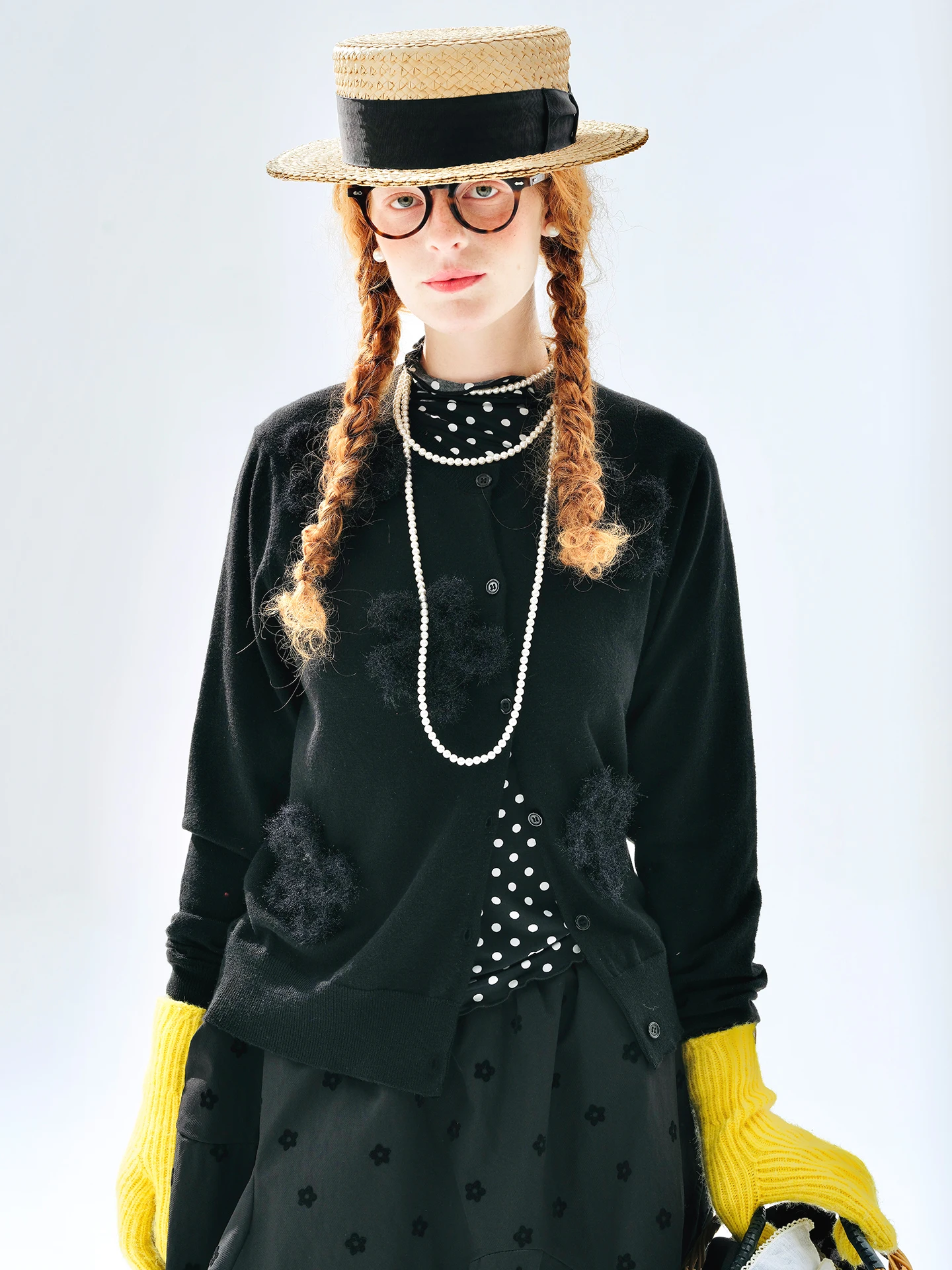 

Black Knitwear - imakokoni 2025 Autumn Artistic Designed Fleece Cutout 3D Flower Sweater Cardigan 255267