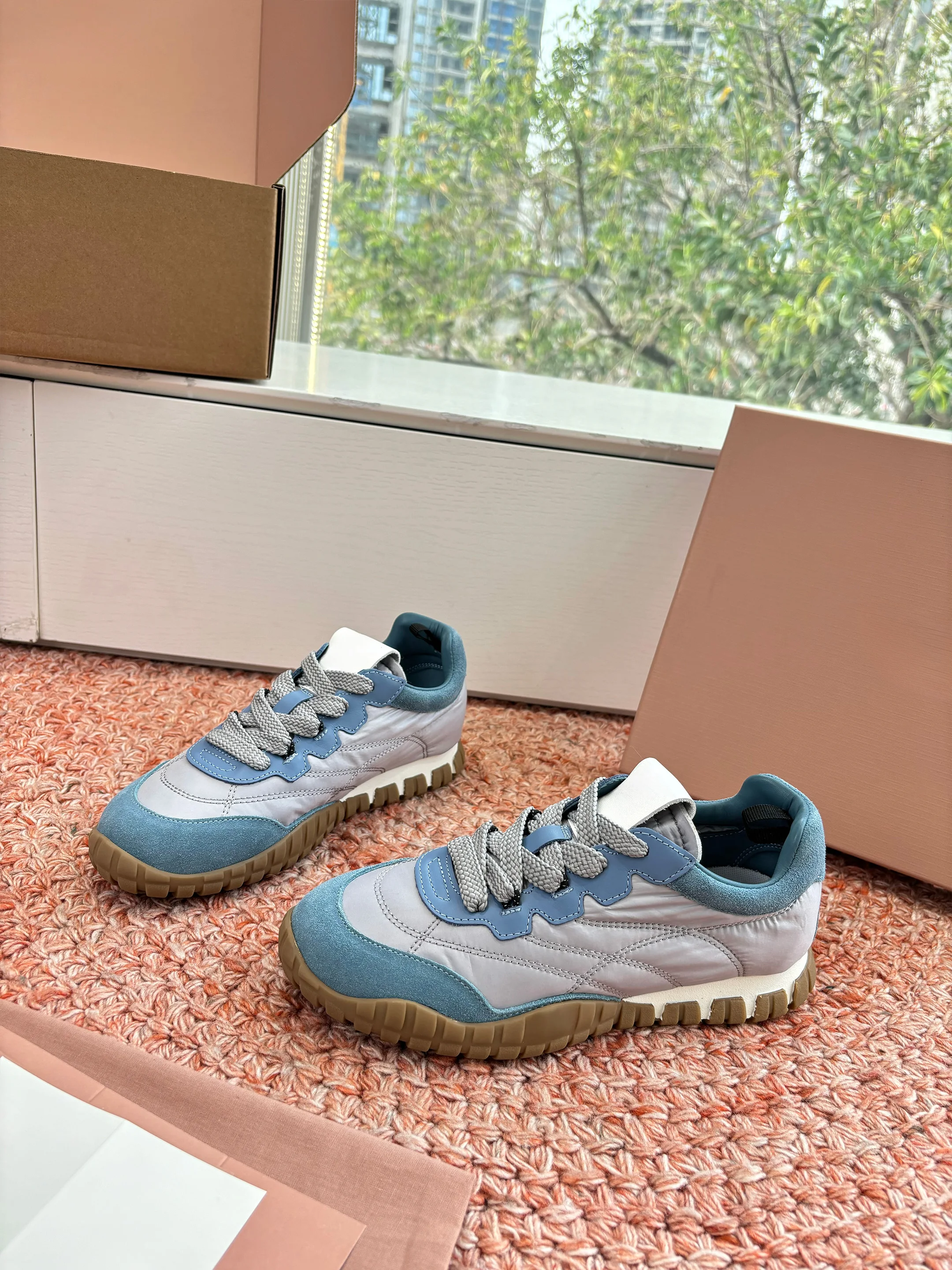 

2026 новая женская немецкая тренировочная повседневная спортивная обувь, толстая противоскользящая, модная и удобная весна и осень.