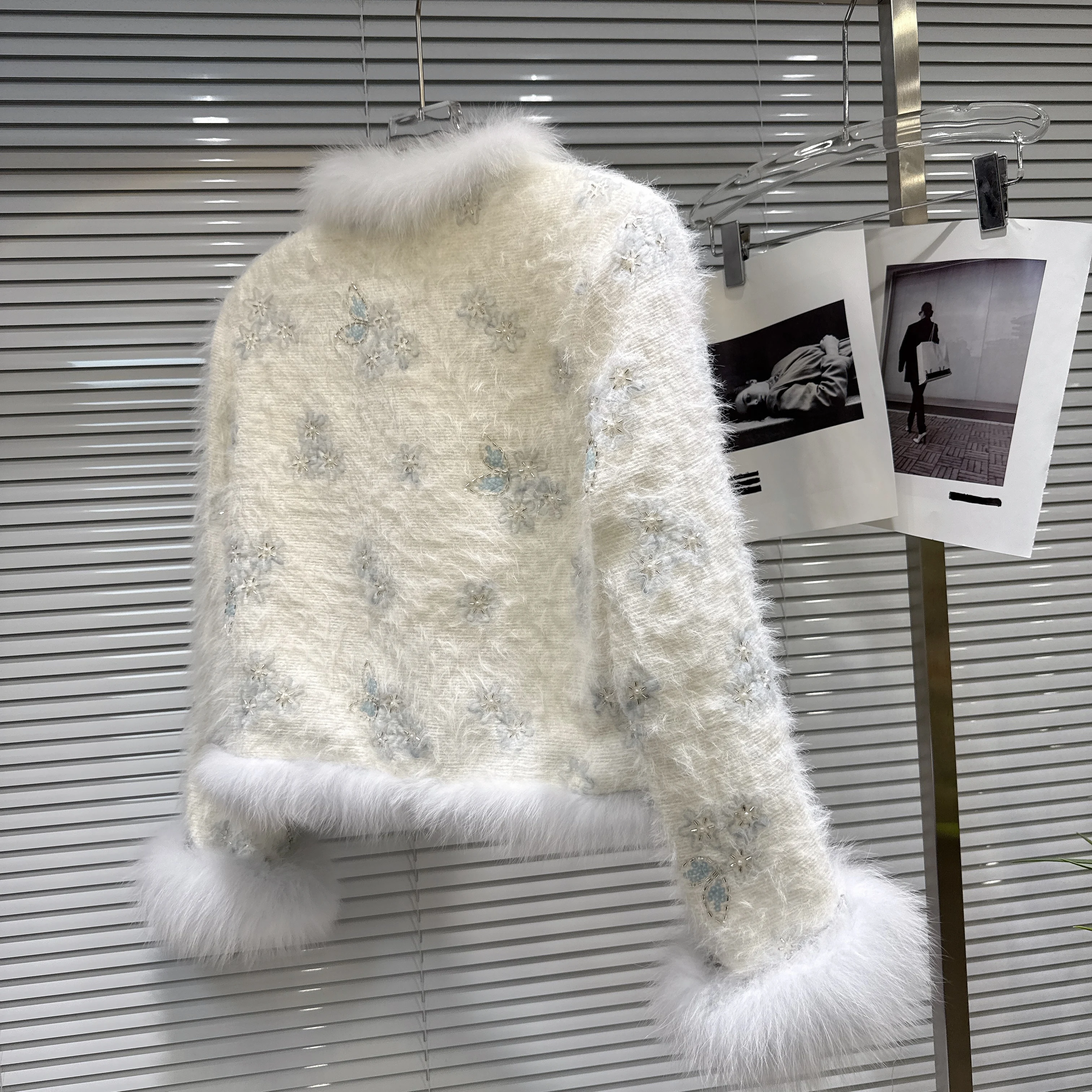 2025 شتاء جديد نمط Noblewoman الثعلب الفراء تقليم الترتر التطريز أفخم أسفل معطف قصير ، السيدات عالية الخصر سترة بيضاء #5