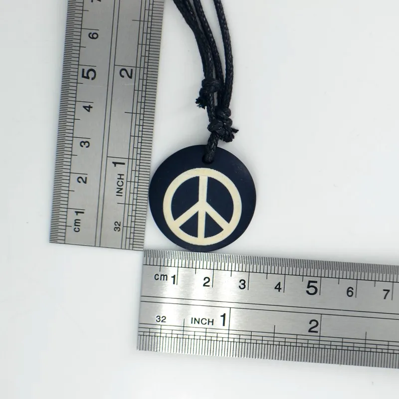 Kalung liontin ukiran tanda perdamaian, jimat hadiah keberuntungan perhiasan suku Fashion
