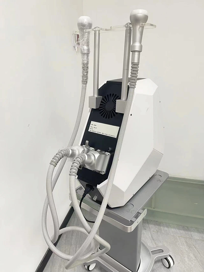 آلة Cryoskin 4.0 EMS الرائعة T-Shock العلاج البارد الساخن لتخسيس الجسم غير الغازية معدات تجميد الدهون